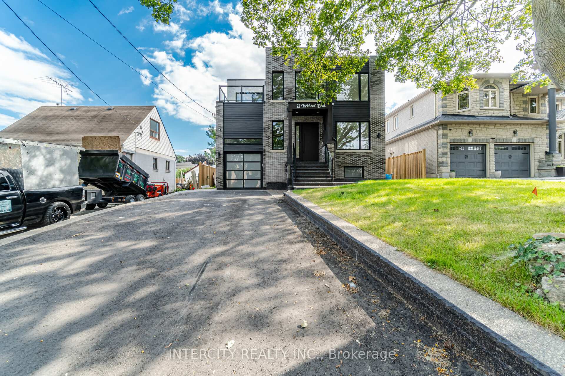 Photo 2 of 23 Lockheed Boulevard S, Etobicoke, Humber Heights — HOMEH
