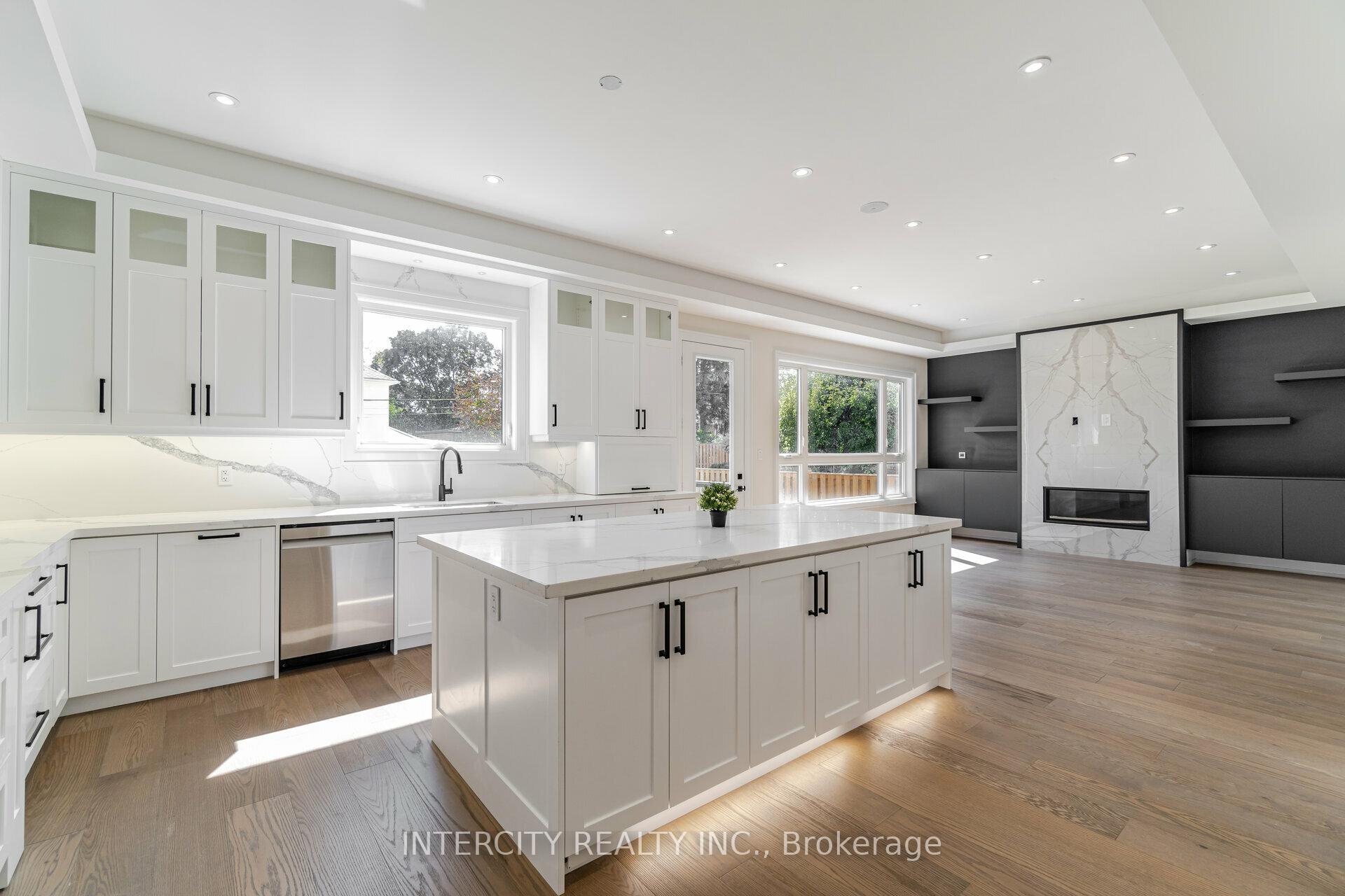 Photo 9 of 23 Lockheed Boulevard S, Etobicoke, Humber Heights — HOMEH