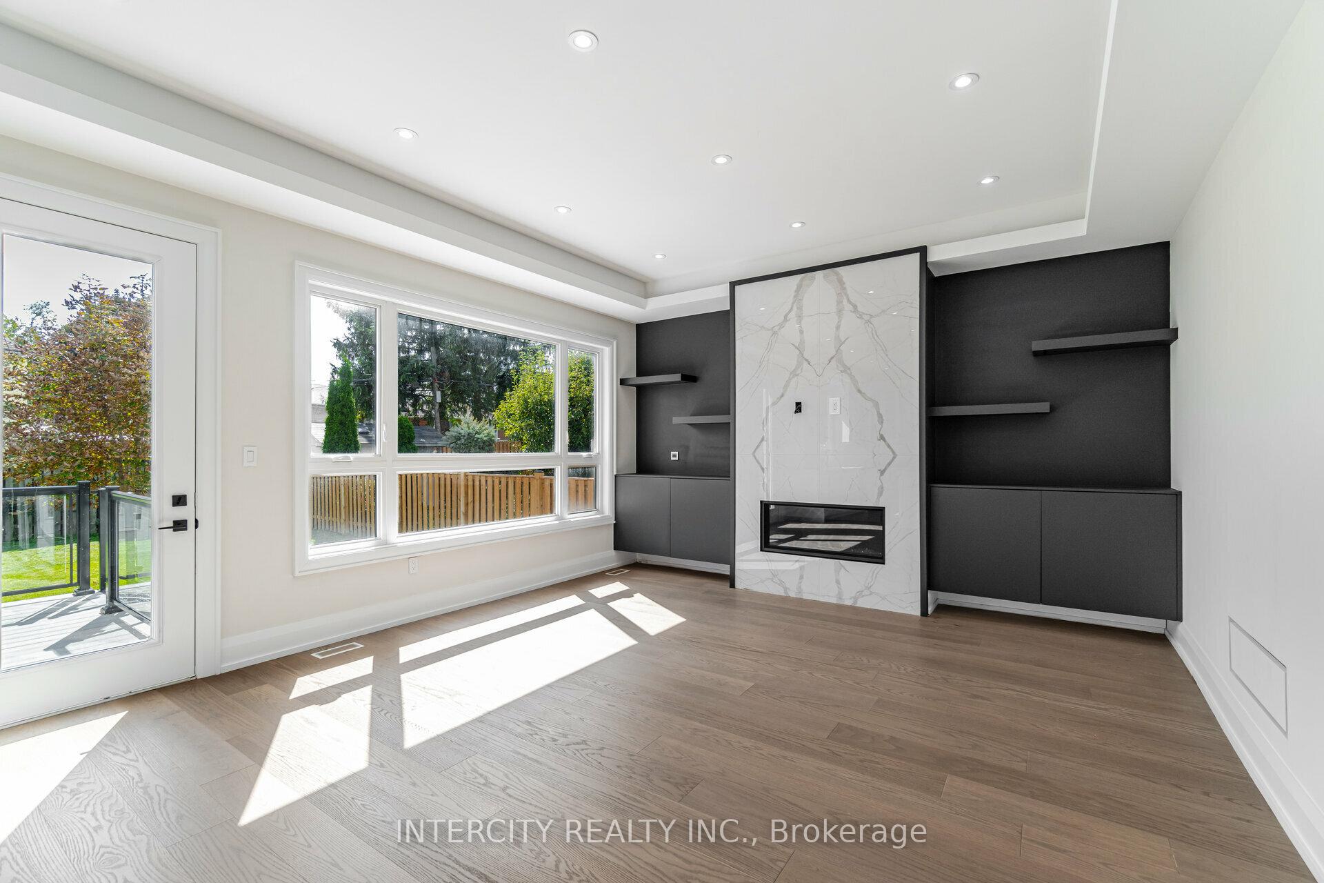 Photo 4 of 23 Lockheed Boulevard S, Etobicoke, Humber Heights — HOMEH