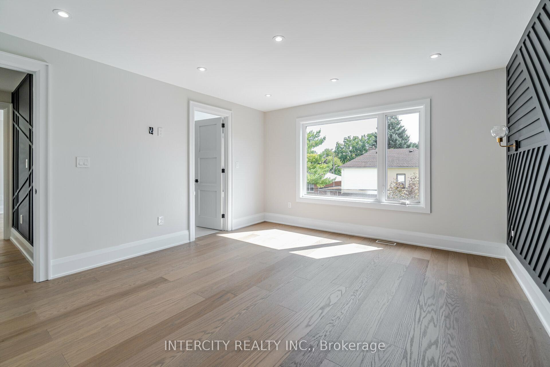 Photo 7 of 23 Lockheed Boulevard S, Etobicoke, Humber Heights — HOMEH