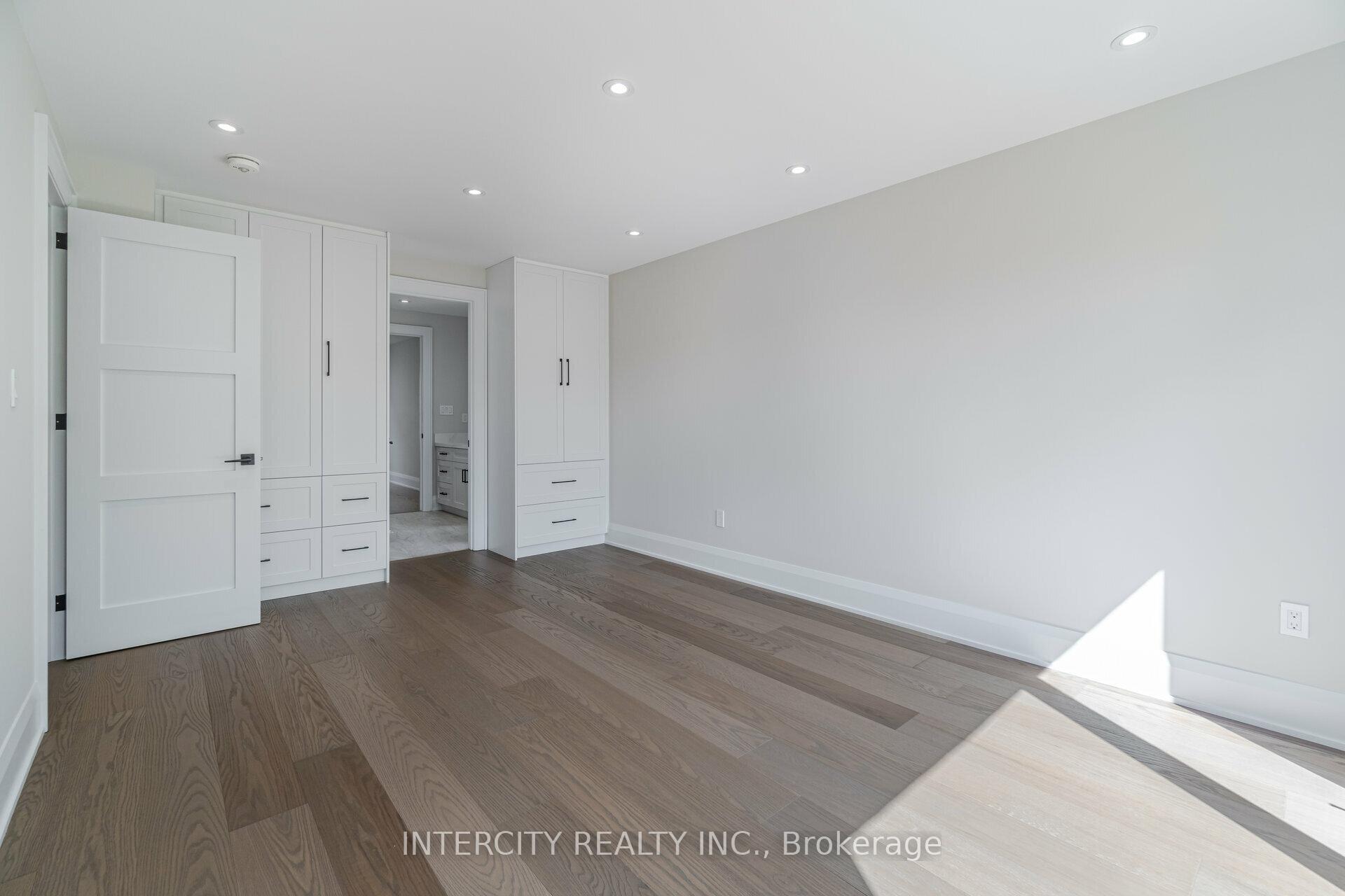 Photo 13 of 23 Lockheed Boulevard S, Etobicoke, Humber Heights — HOMEH