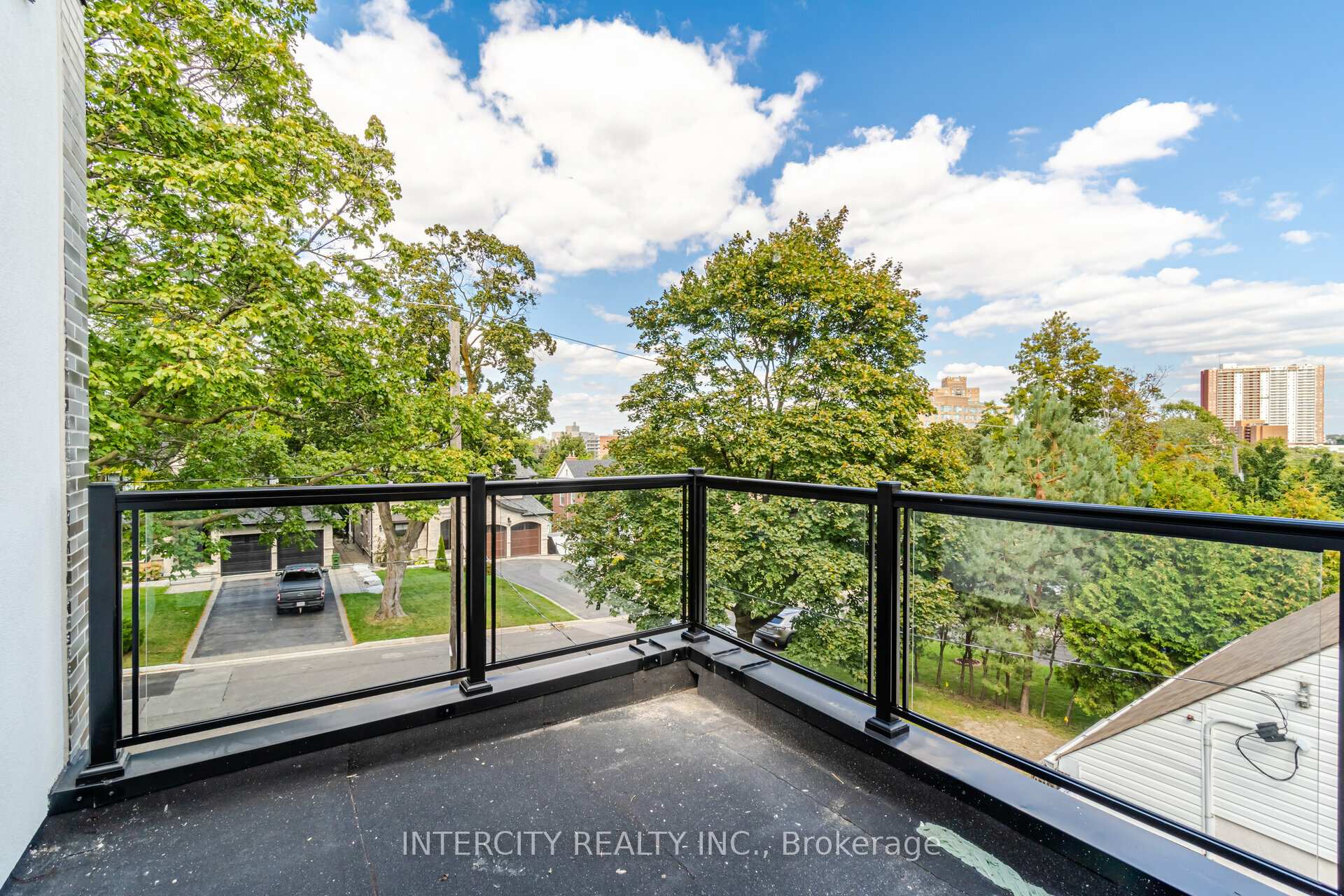 Photo 17 of 23 Lockheed Boulevard S, Etobicoke, Humber Heights — HOMEH