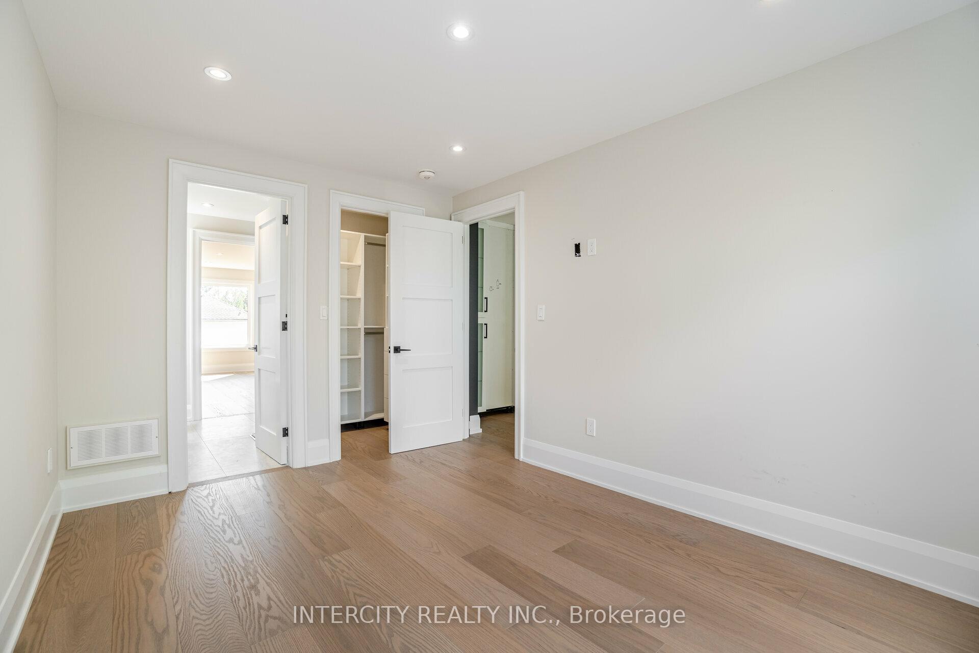 Photo 18 of 23 Lockheed Boulevard S, Etobicoke, Humber Heights — HOMEH