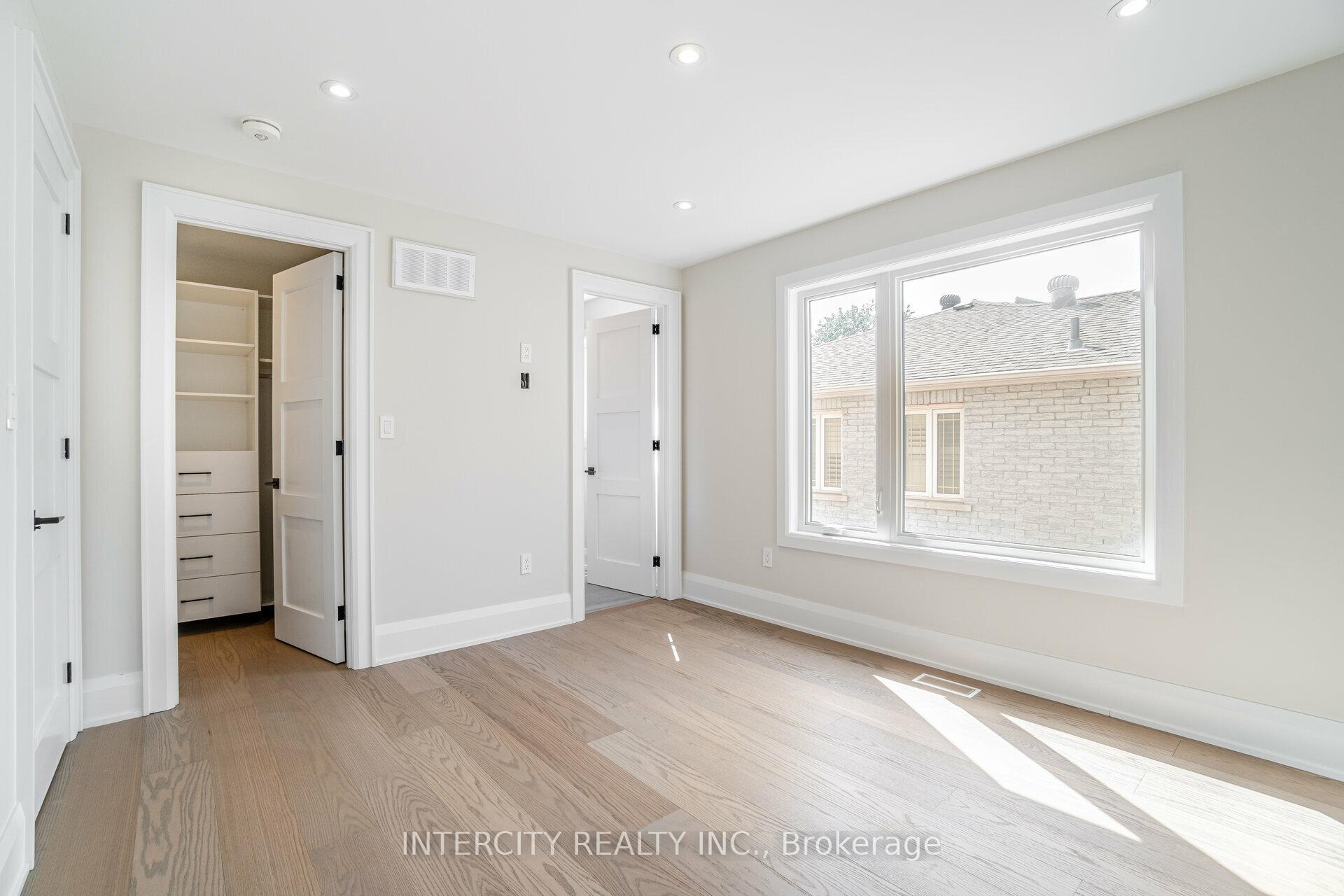 Photo 14 of 23 Lockheed Boulevard S, Etobicoke, Humber Heights — HOMEH