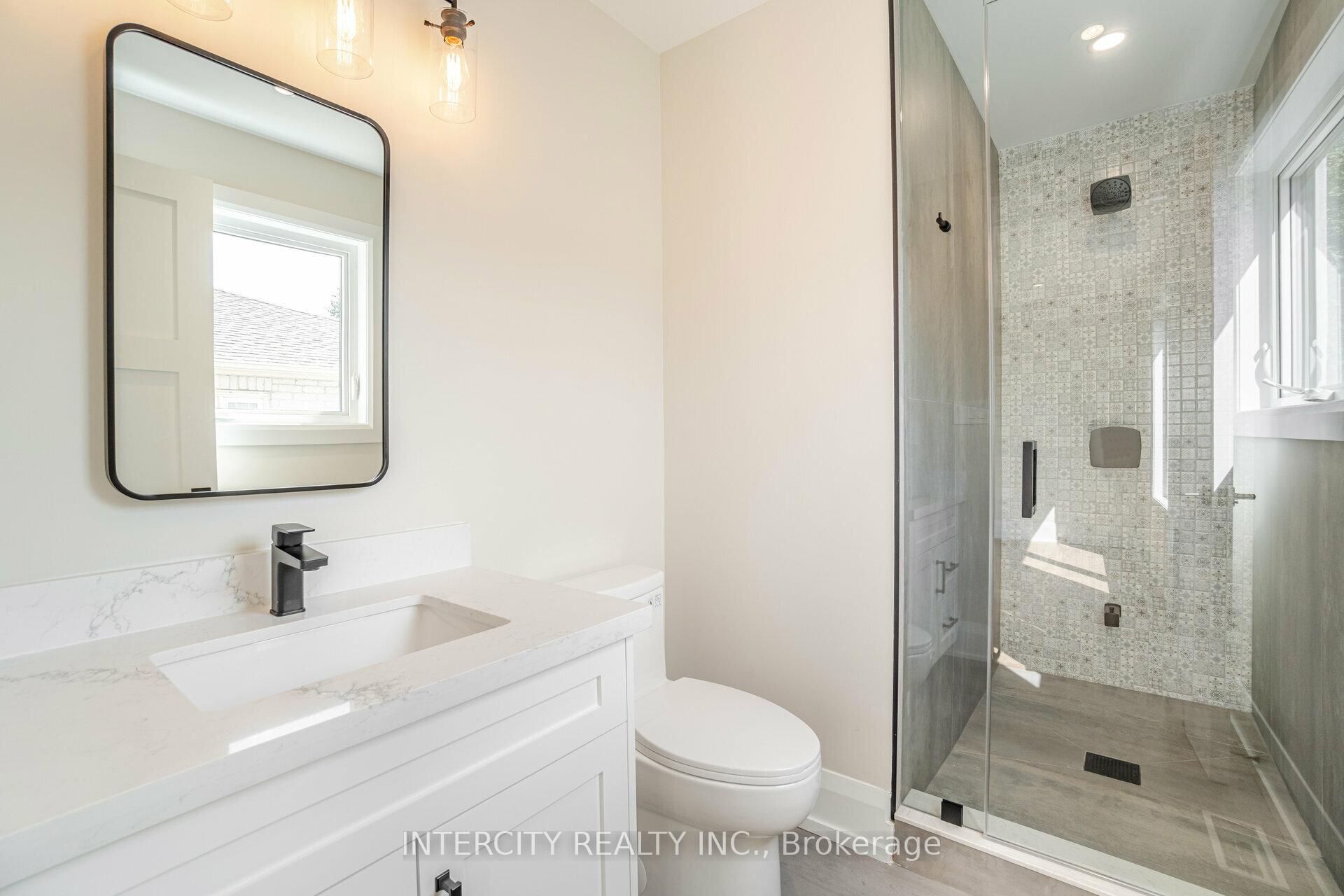 Photo 15 of 23 Lockheed Boulevard S, Etobicoke, Humber Heights — HOMEH