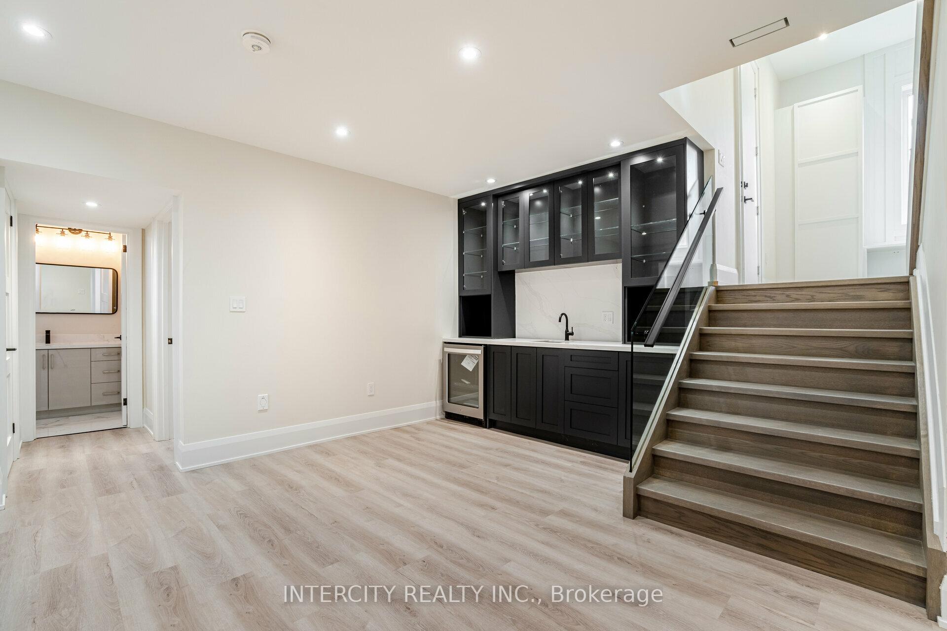 Photo 19 of 23 Lockheed Boulevard S, Etobicoke, Humber Heights — HOMEH