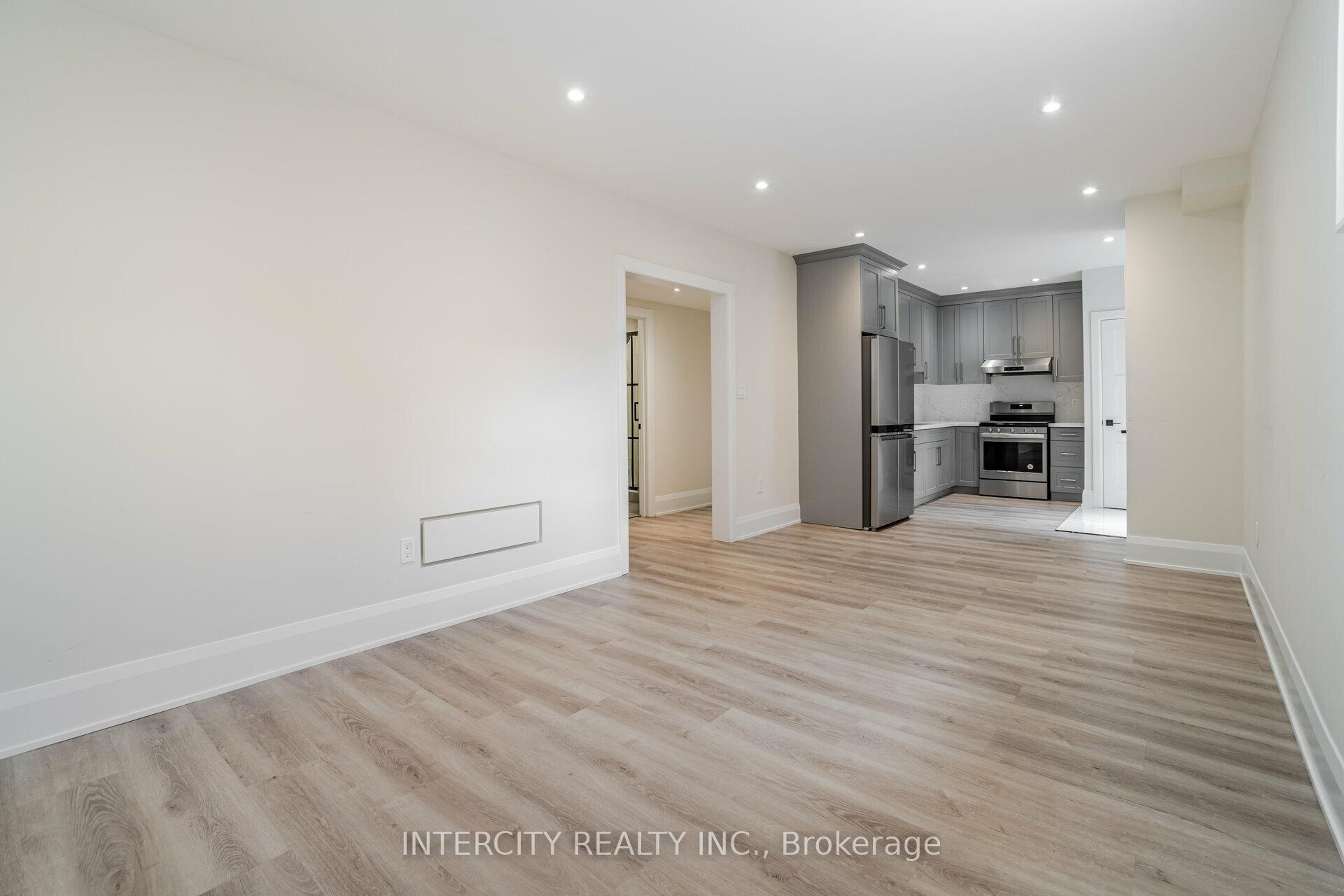 Photo 24 of 23 Lockheed Boulevard S, Etobicoke, Humber Heights — HOMEH