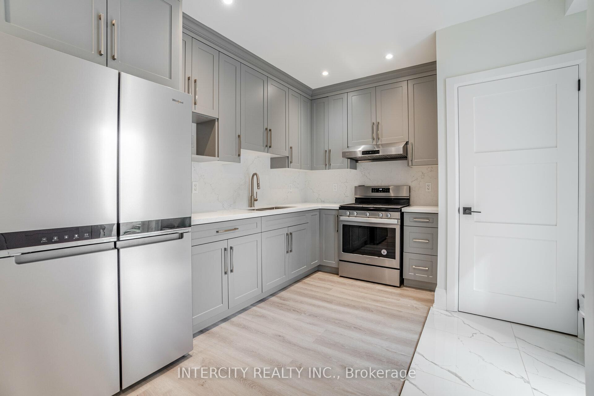 Photo 21 of 23 Lockheed Boulevard S, Etobicoke, Humber Heights — HOMEH