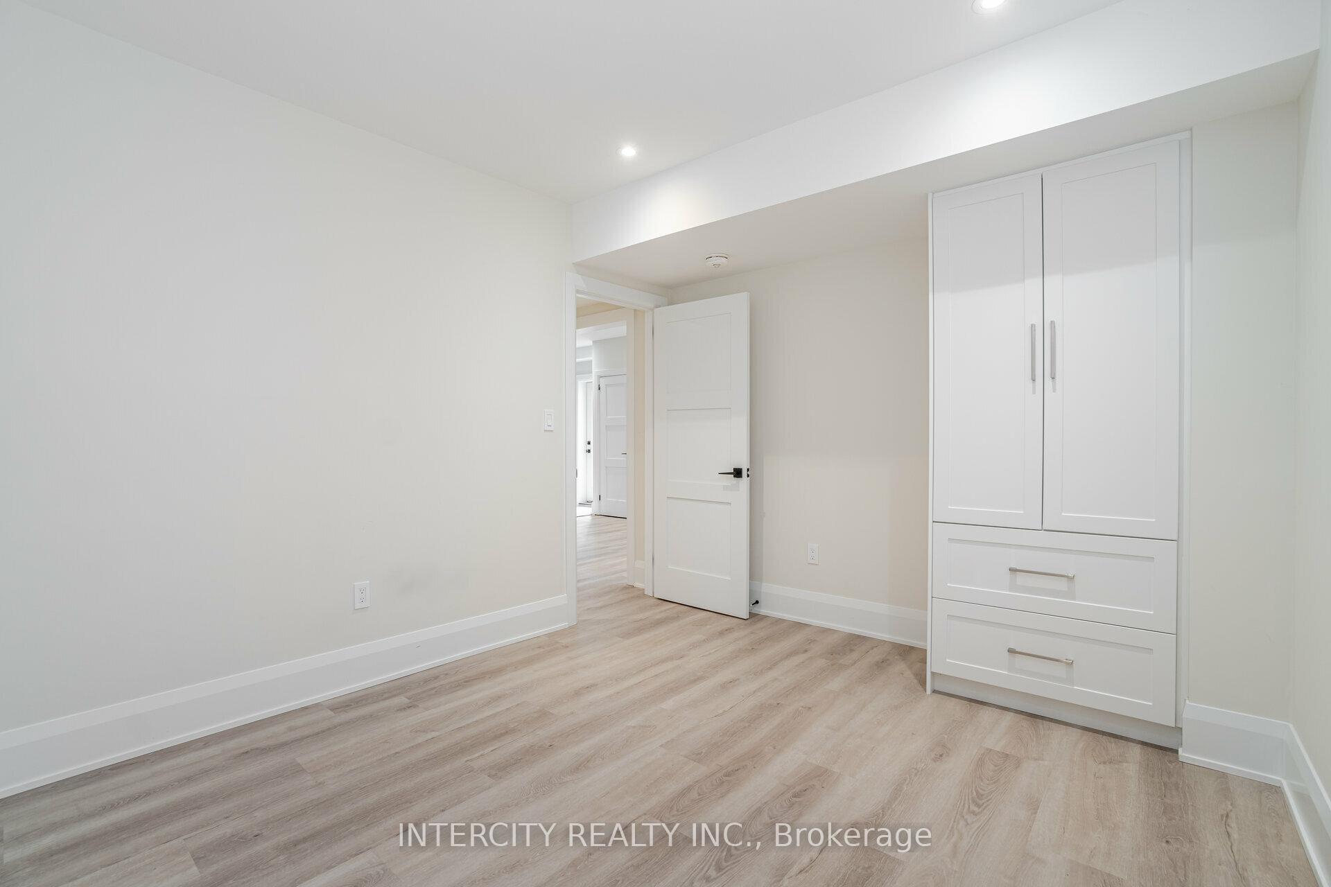 Photo 23 of 23 Lockheed Boulevard S, Etobicoke, Humber Heights — HOMEH