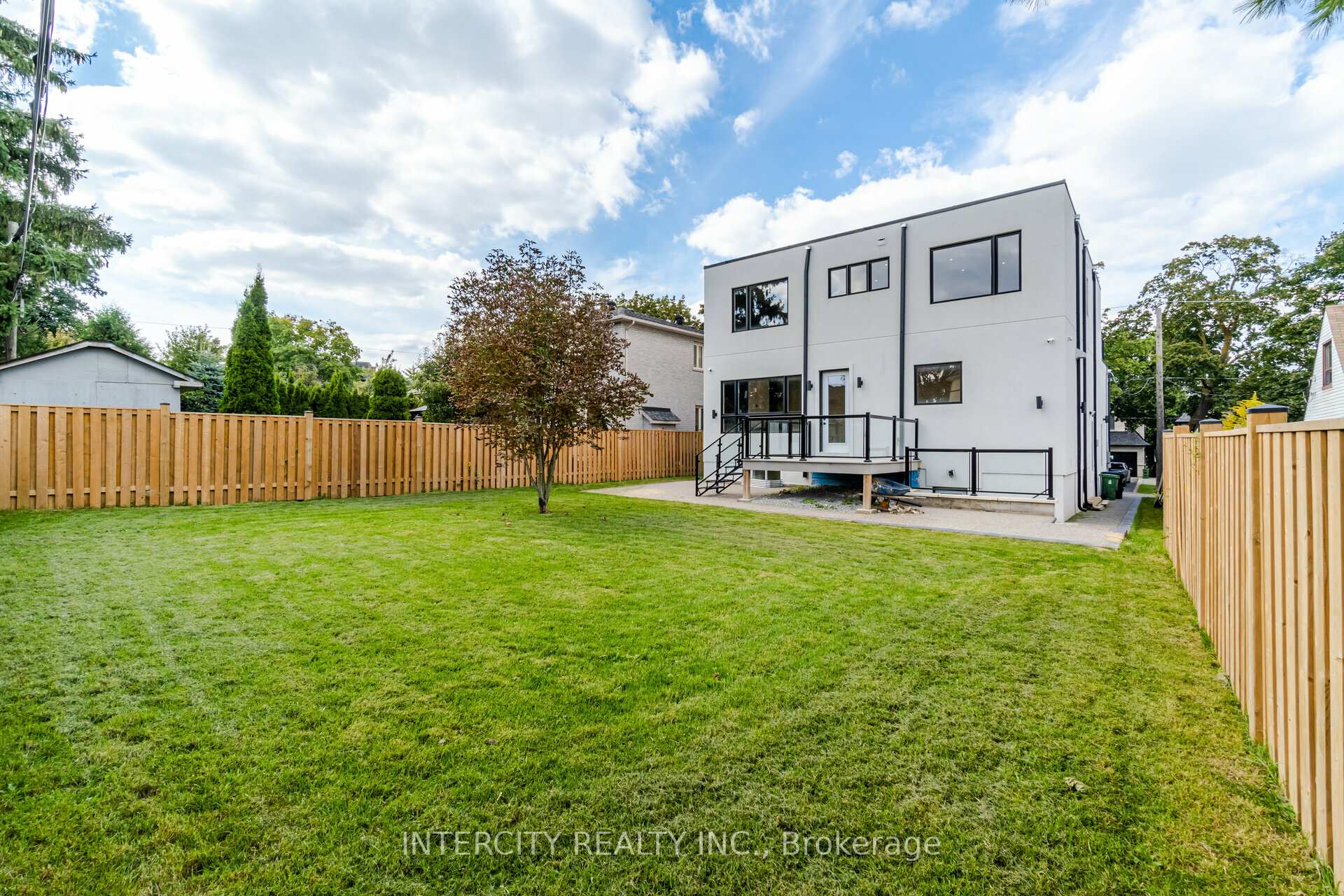 Photo 22 of 23 Lockheed Boulevard S, Etobicoke, Humber Heights — HOMEH