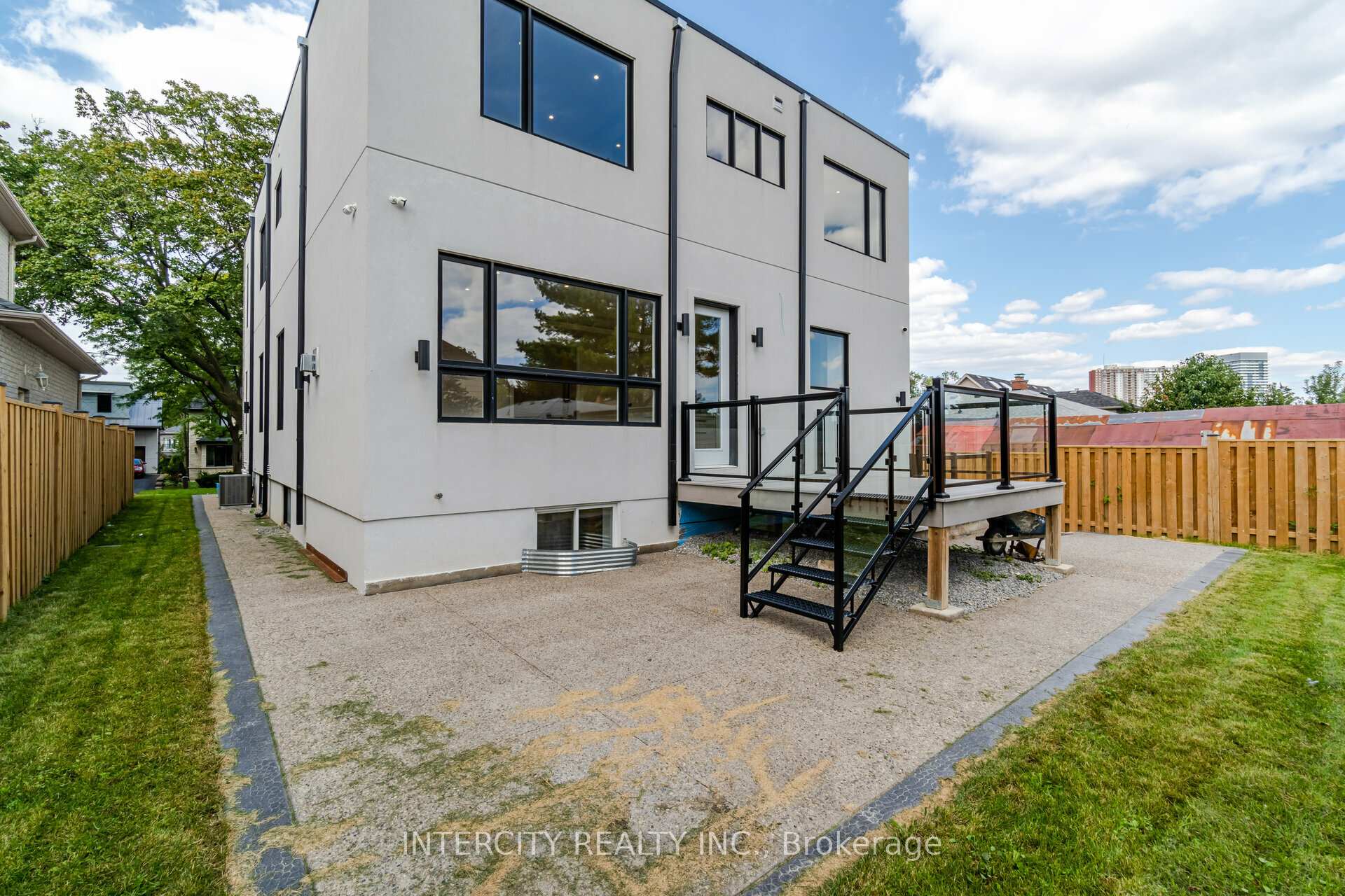 Photo 31 of 23 Lockheed Boulevard S, Etobicoke, Humber Heights — HOMEH