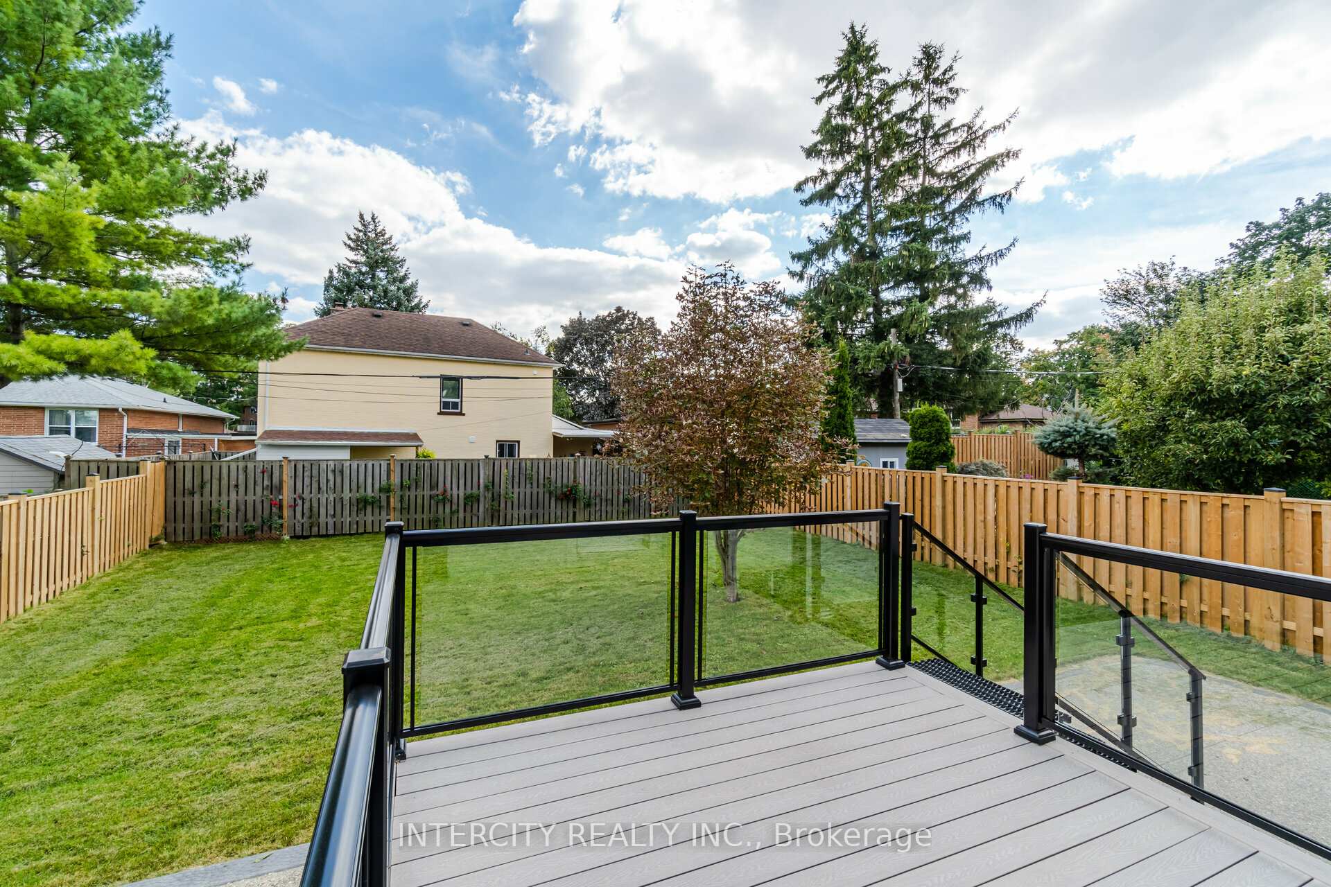 Photo 27 of 23 Lockheed Boulevard S, Etobicoke, Humber Heights — HOMEH