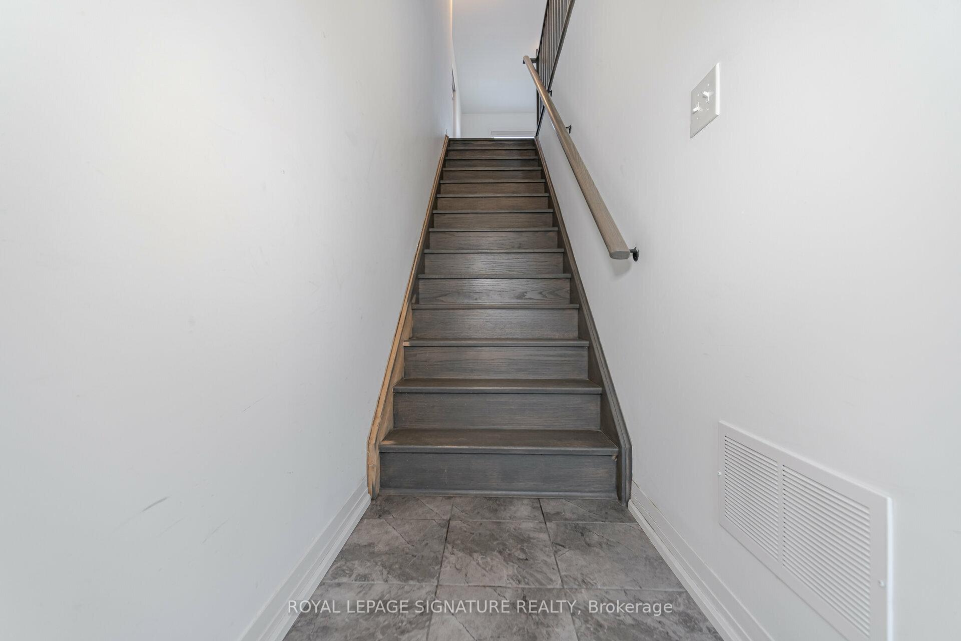 Photo 6 of 63 Fairlane Avenue, Barrie, Painswick South — HOMEH