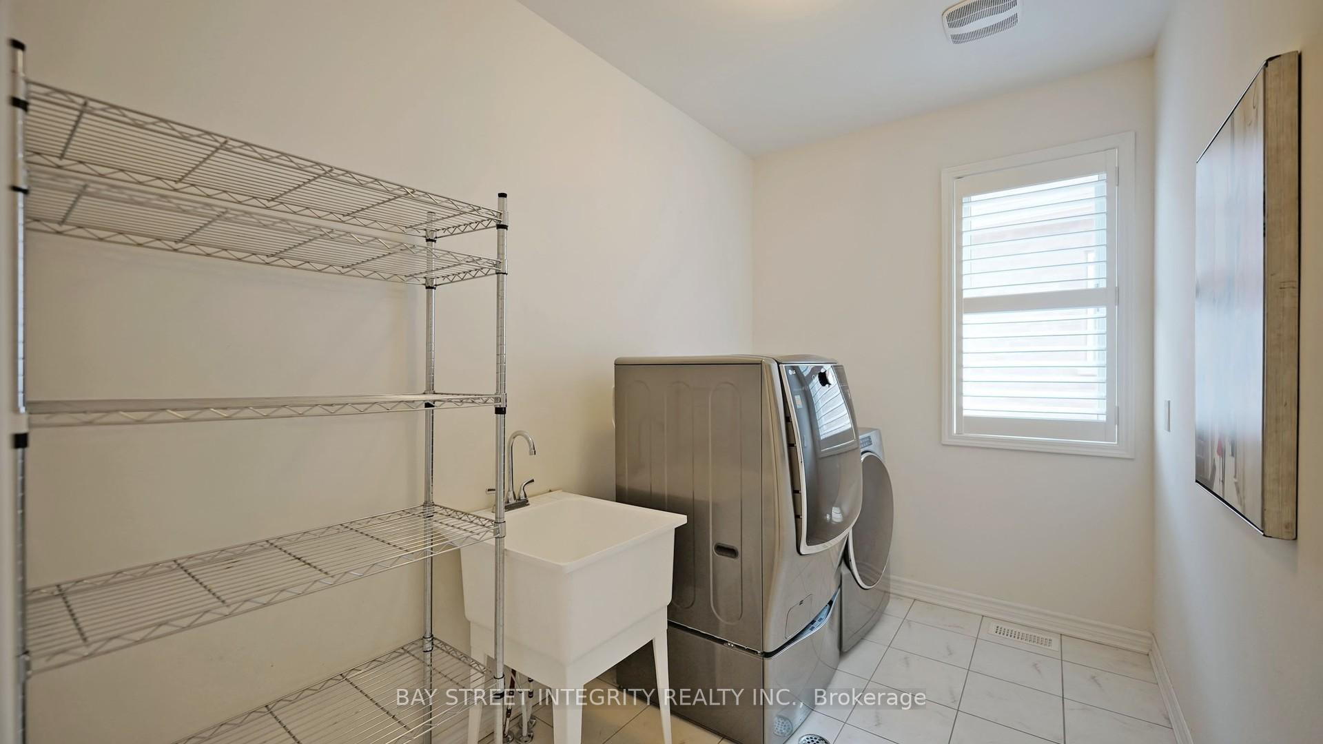 Photo 22 of 170 Baber Crescent, Aurora, Rural Aurora — HOMEH