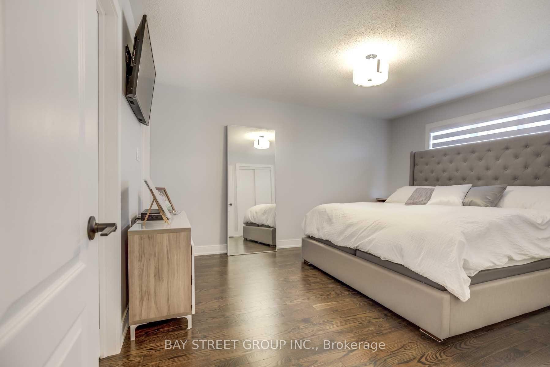 Photo 8 of 45 Mainland Crescent, Vaughan, Vellore Village — HOMEH