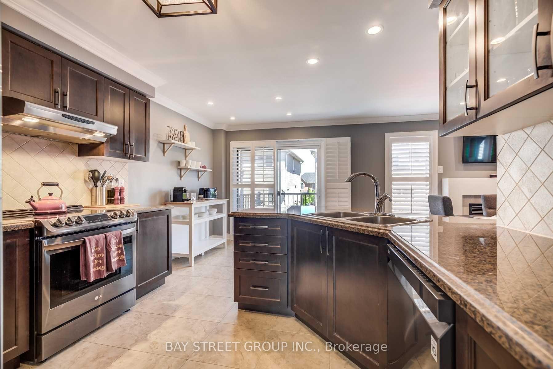 Photo 11 of 45 Mainland Crescent, Vaughan, Vellore Village — HOMEH