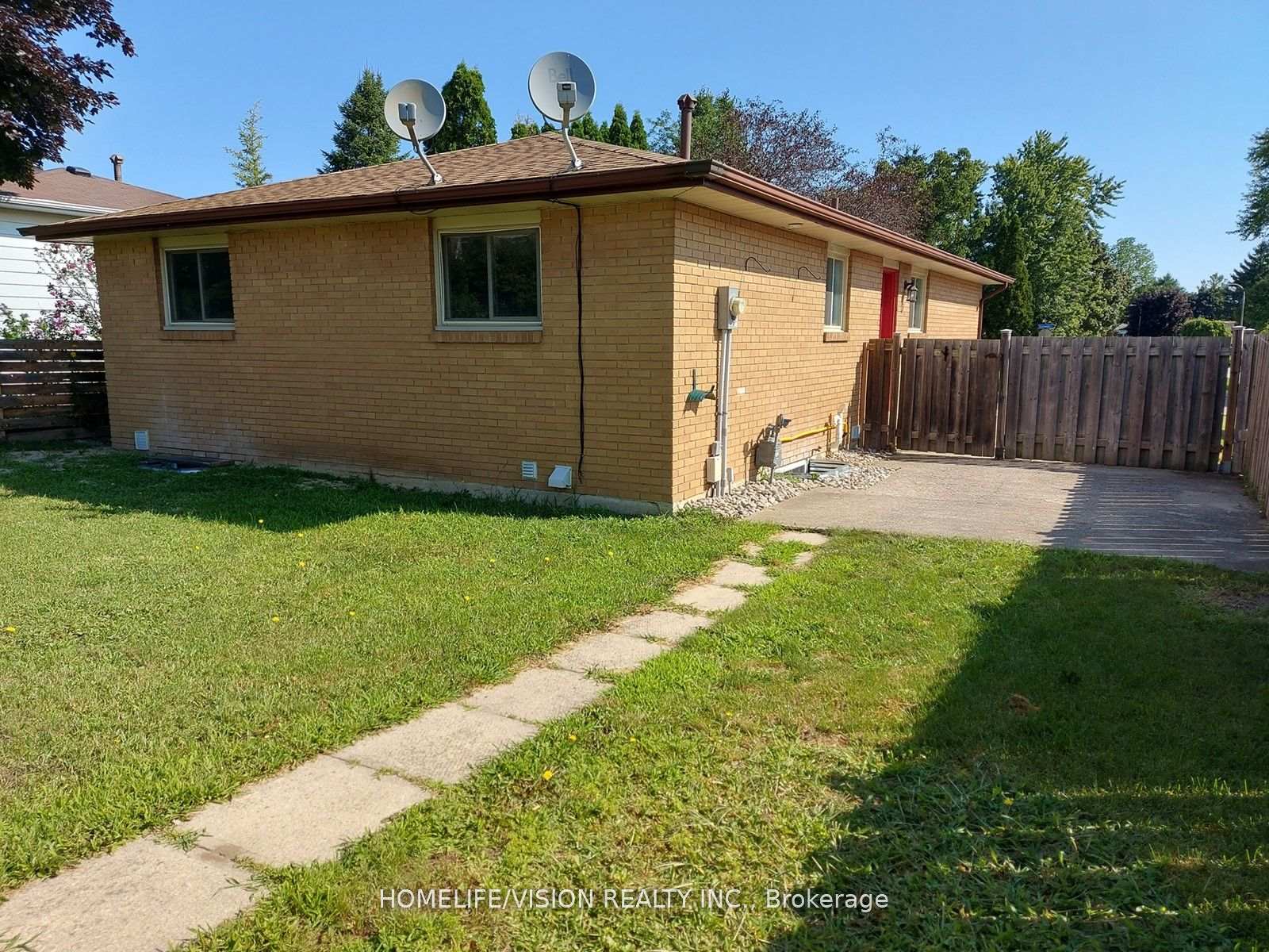 Photo 21 of Unit B, 23 Markwood Drive, Kitchener — HOMEH