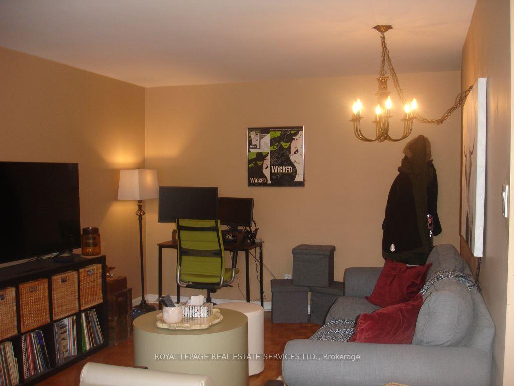 Photo 5 of Unit 101, 57 Neptune Drive, Toronto, Englemount-Lawrence — HOMEH