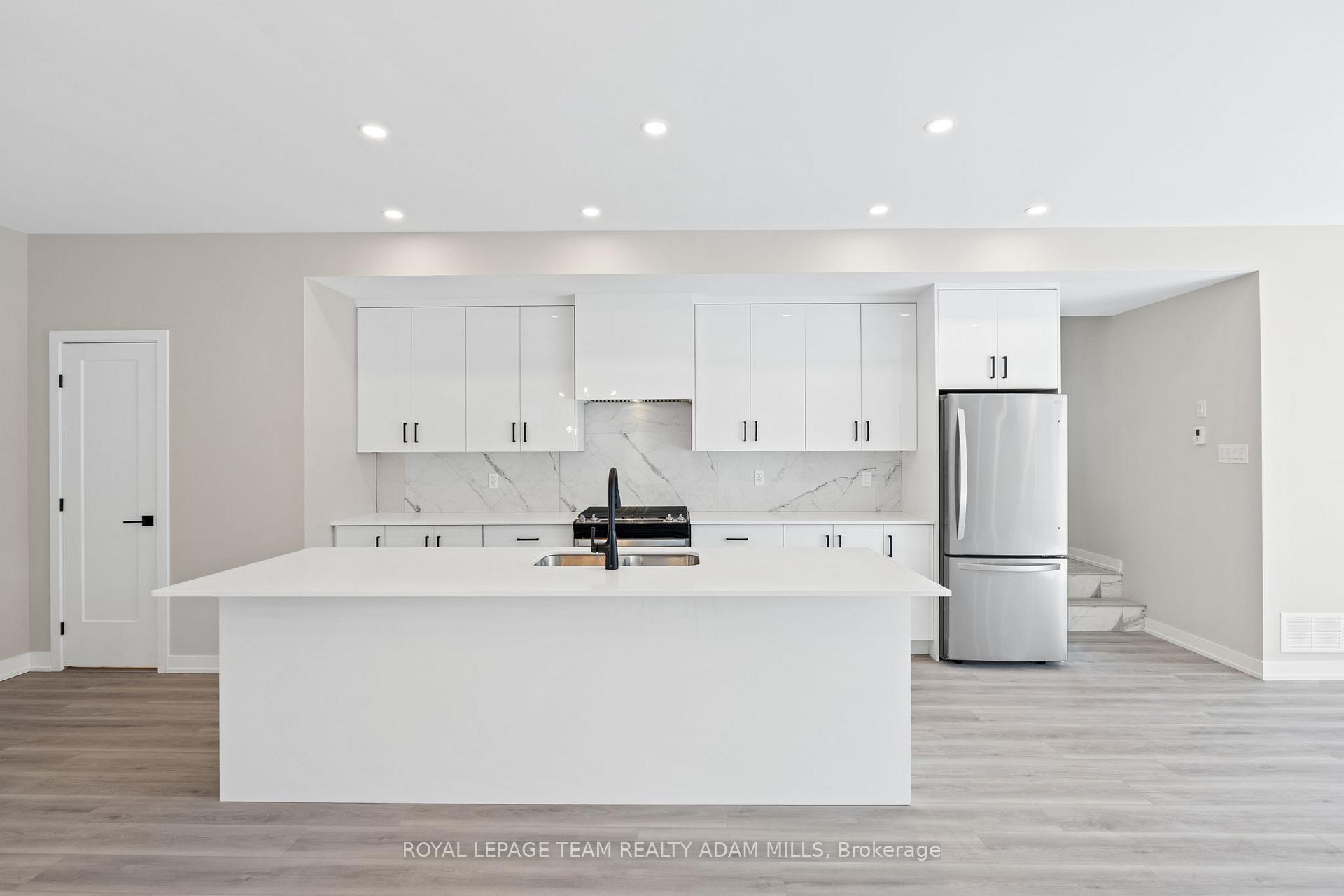 Photo 8 of Unit A, 306 Lanark Avenue, Ottawa, Westboro North — HOMEH
