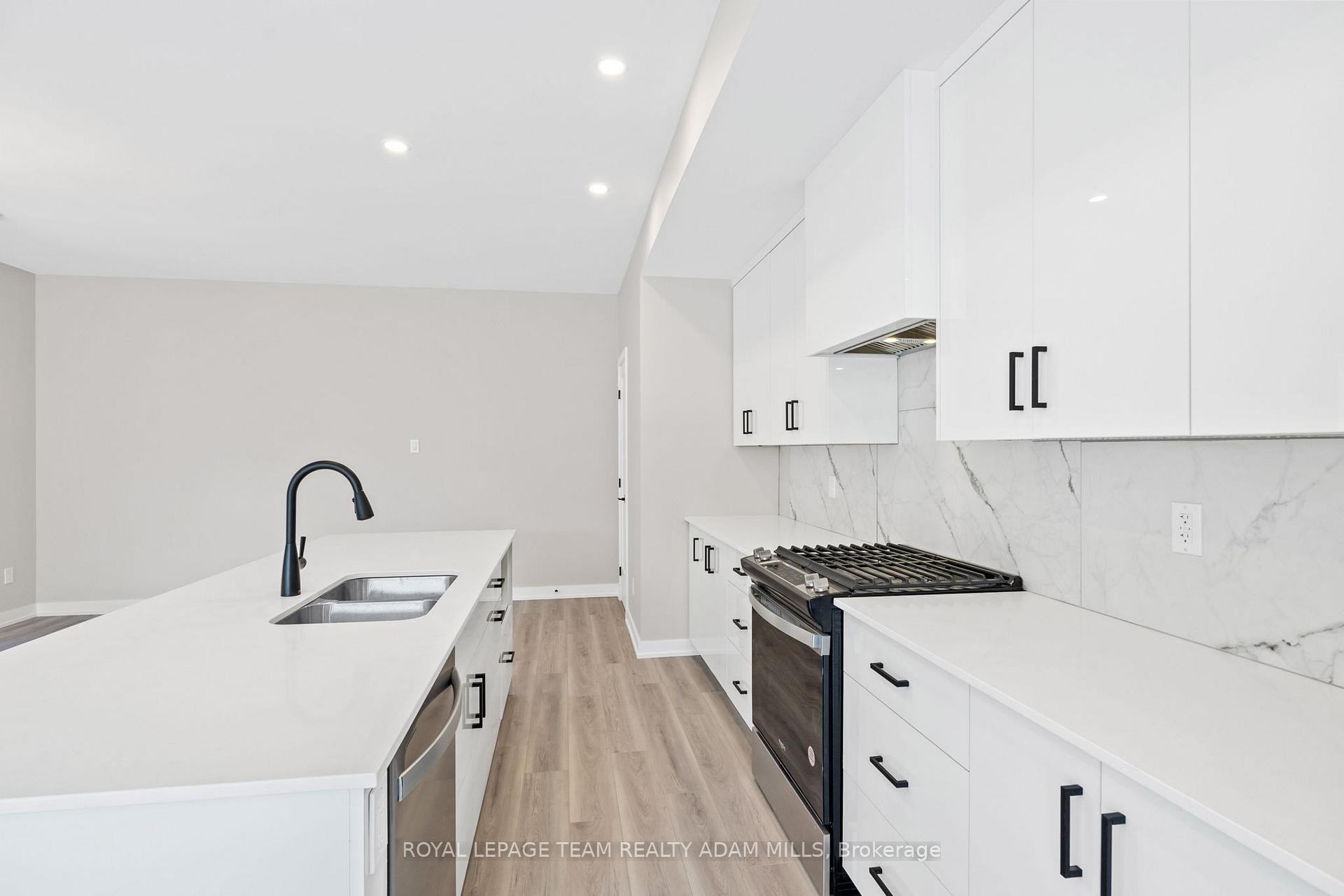 Photo 15 of Unit A, 306 Lanark Avenue, Ottawa, Westboro North — HOMEH