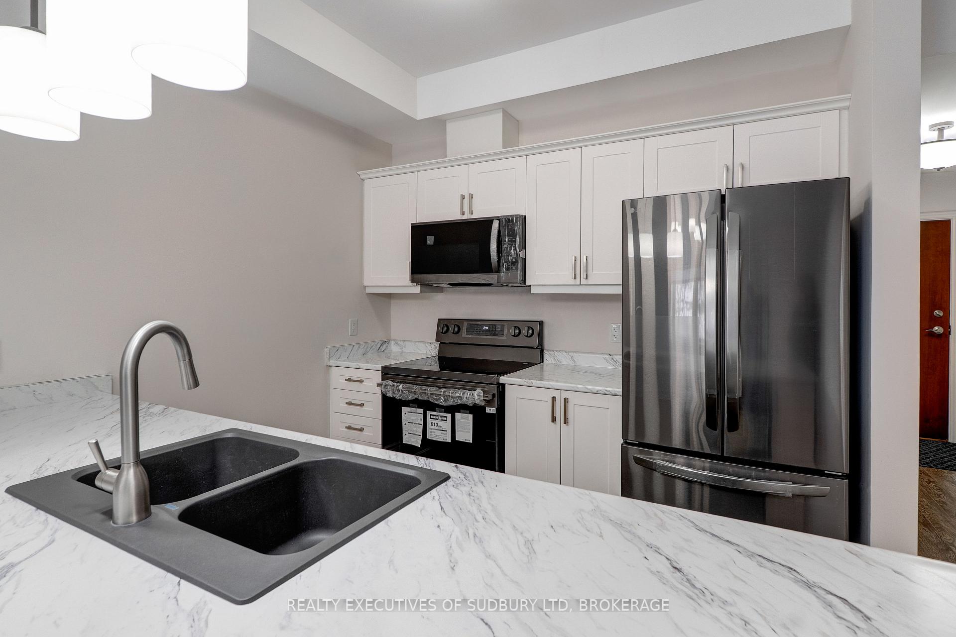 Photo 8 of Unit 404, 11C Salt Dock Road, Parry Sound — HOMEH