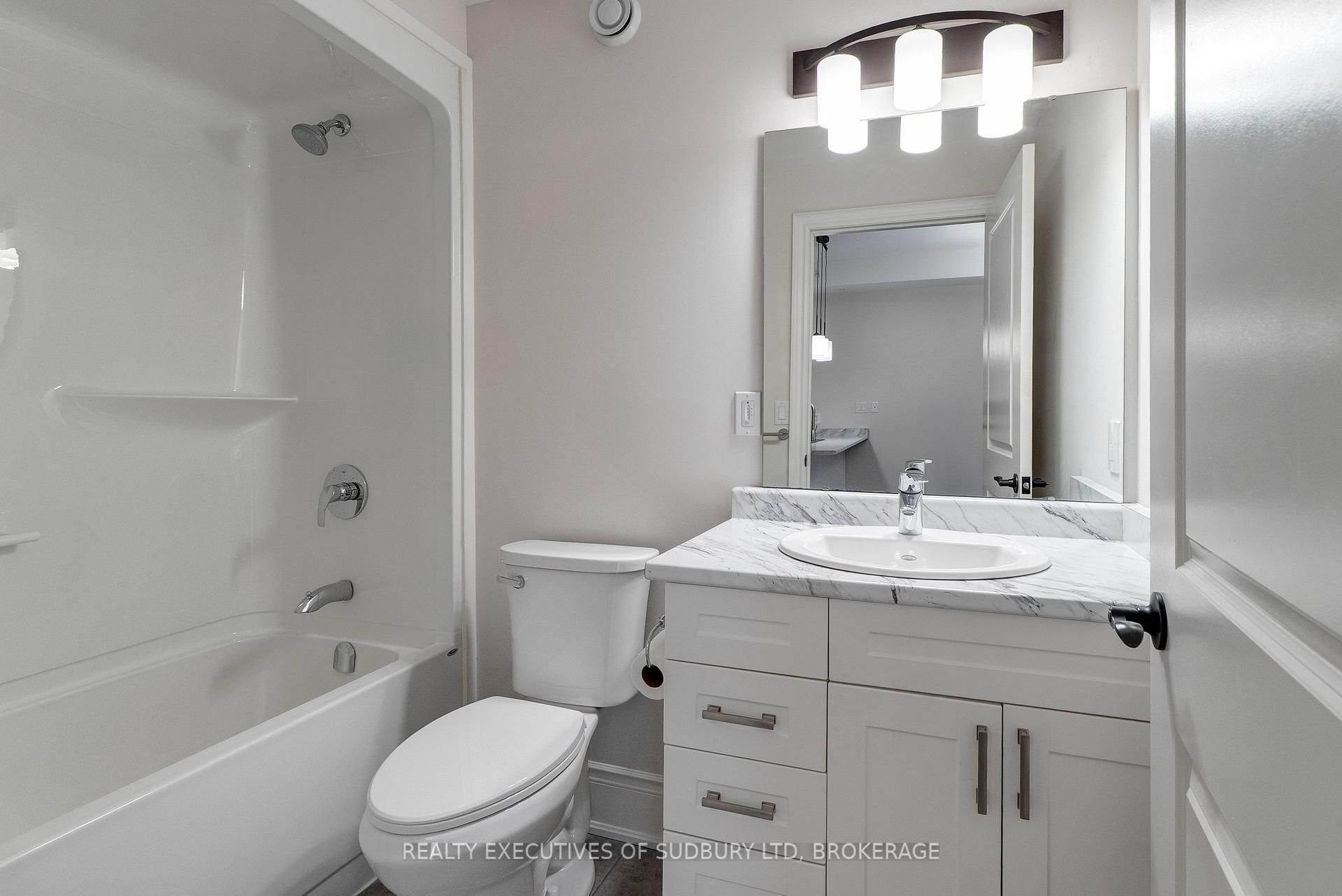 Photo 10 of Unit 404, 11C Salt Dock Road, Parry Sound — HOMEH