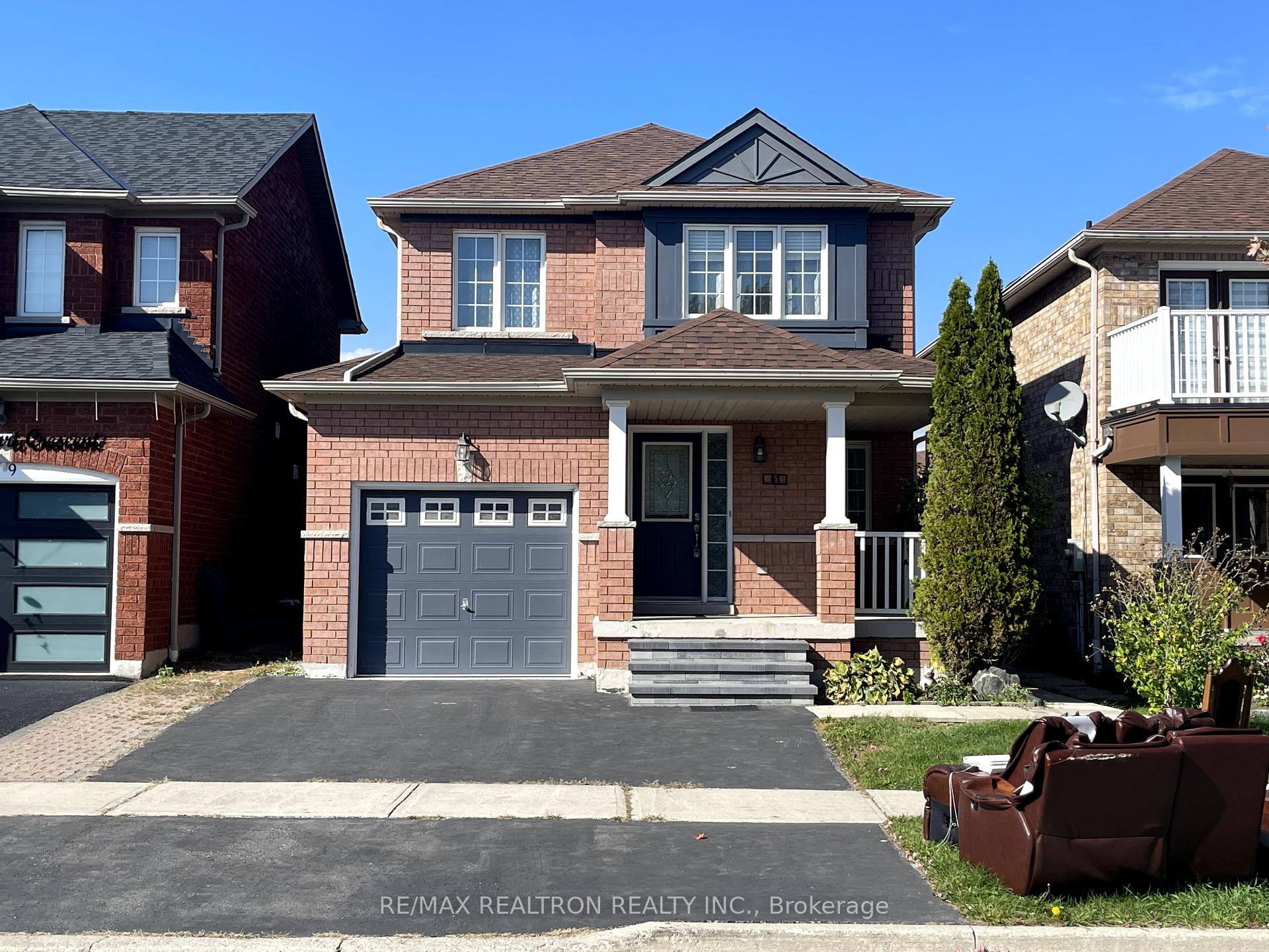 Photo 2 of 61 Rampart Crescent S, Whitby, Williamsburg — HOMEH
