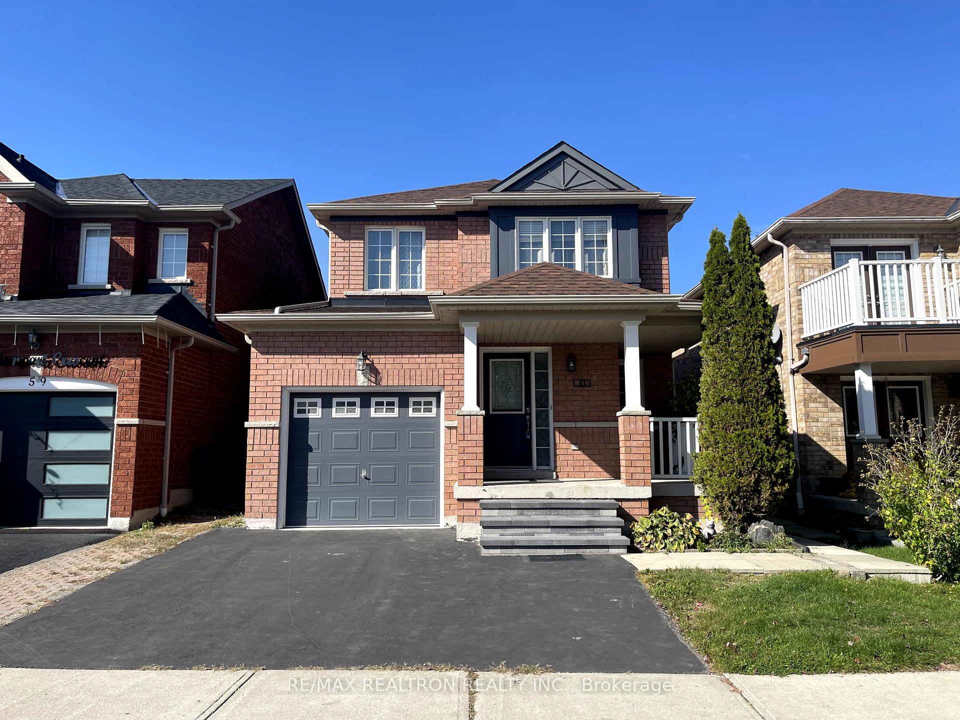 Photo 3 of 61 Rampart Crescent S, Whitby, Williamsburg — HOMEH
