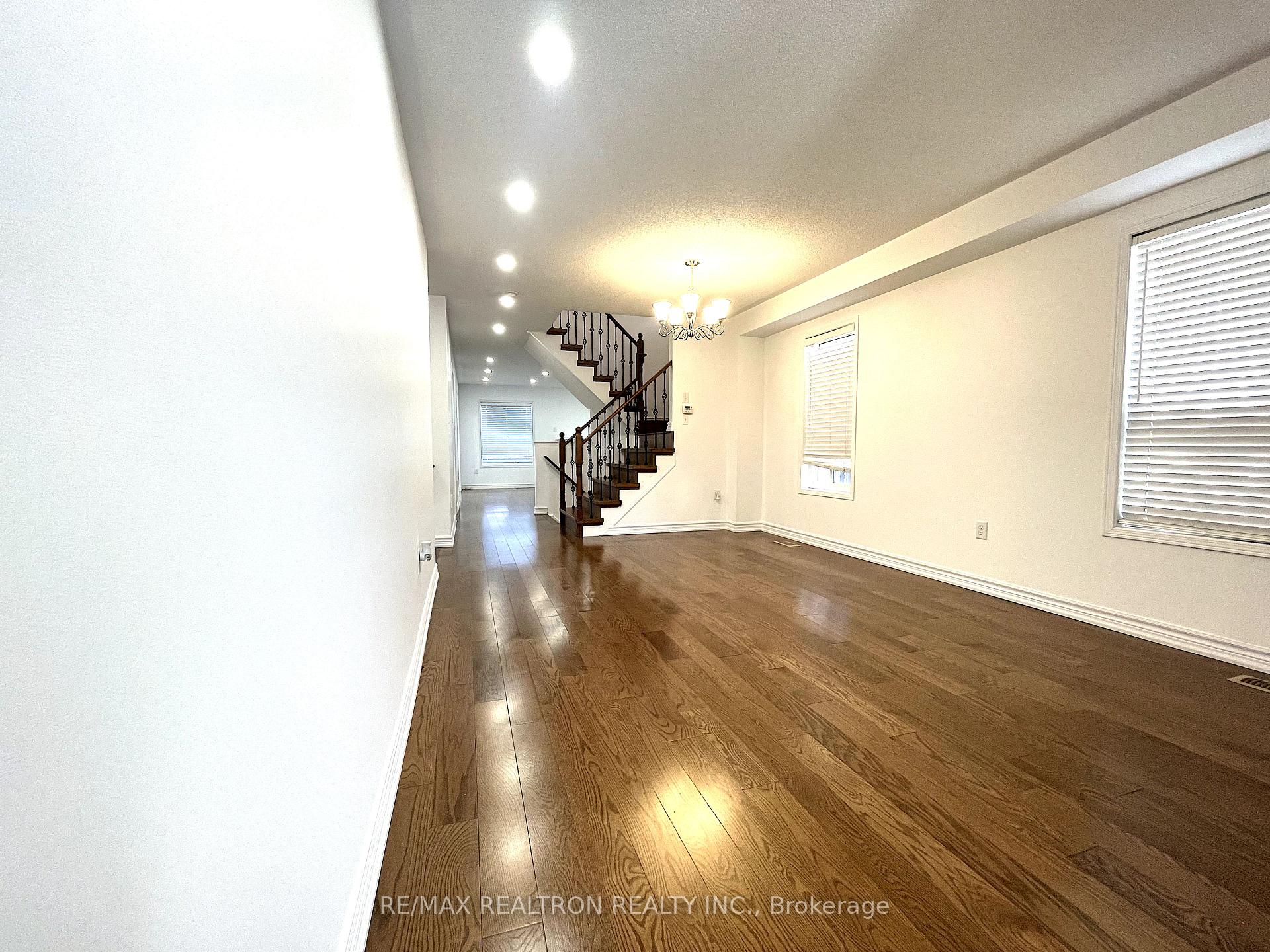 Photo 7 of 61 Rampart Crescent S, Whitby, Williamsburg — HOMEH