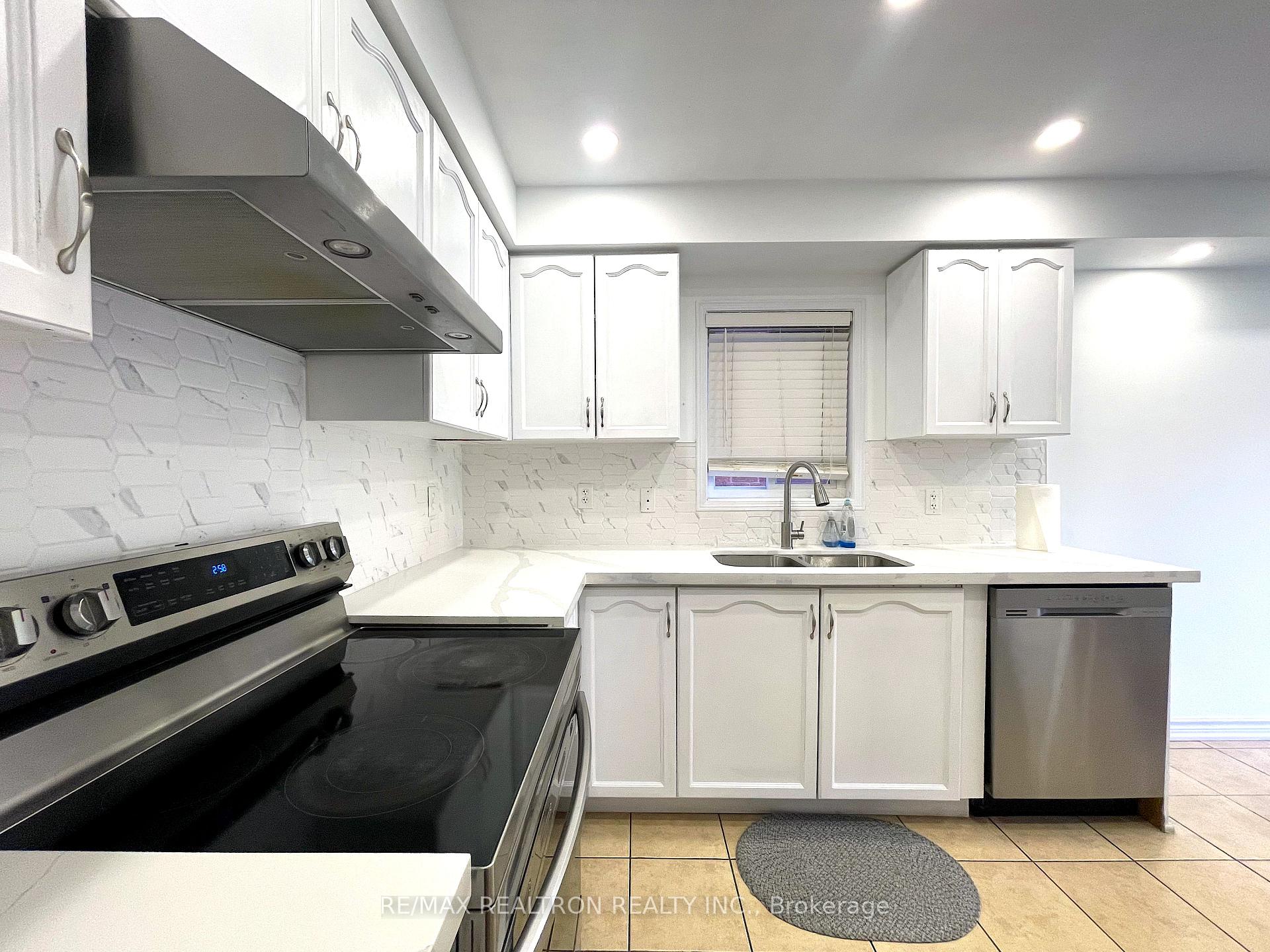 Photo 16 of 61 Rampart Crescent S, Whitby, Williamsburg — HOMEH