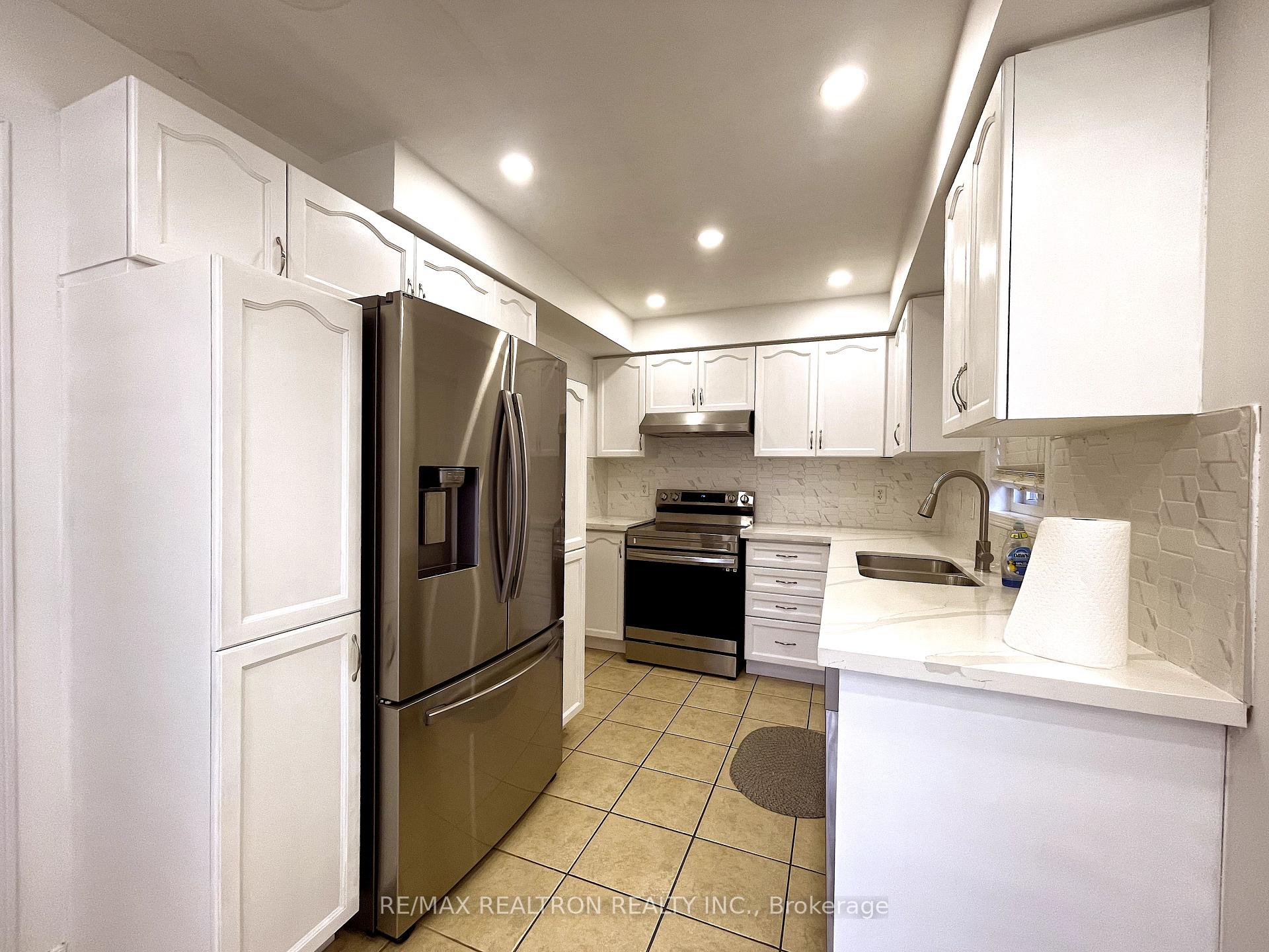 Photo 6 of 61 Rampart Crescent S, Whitby, Williamsburg — HOMEH