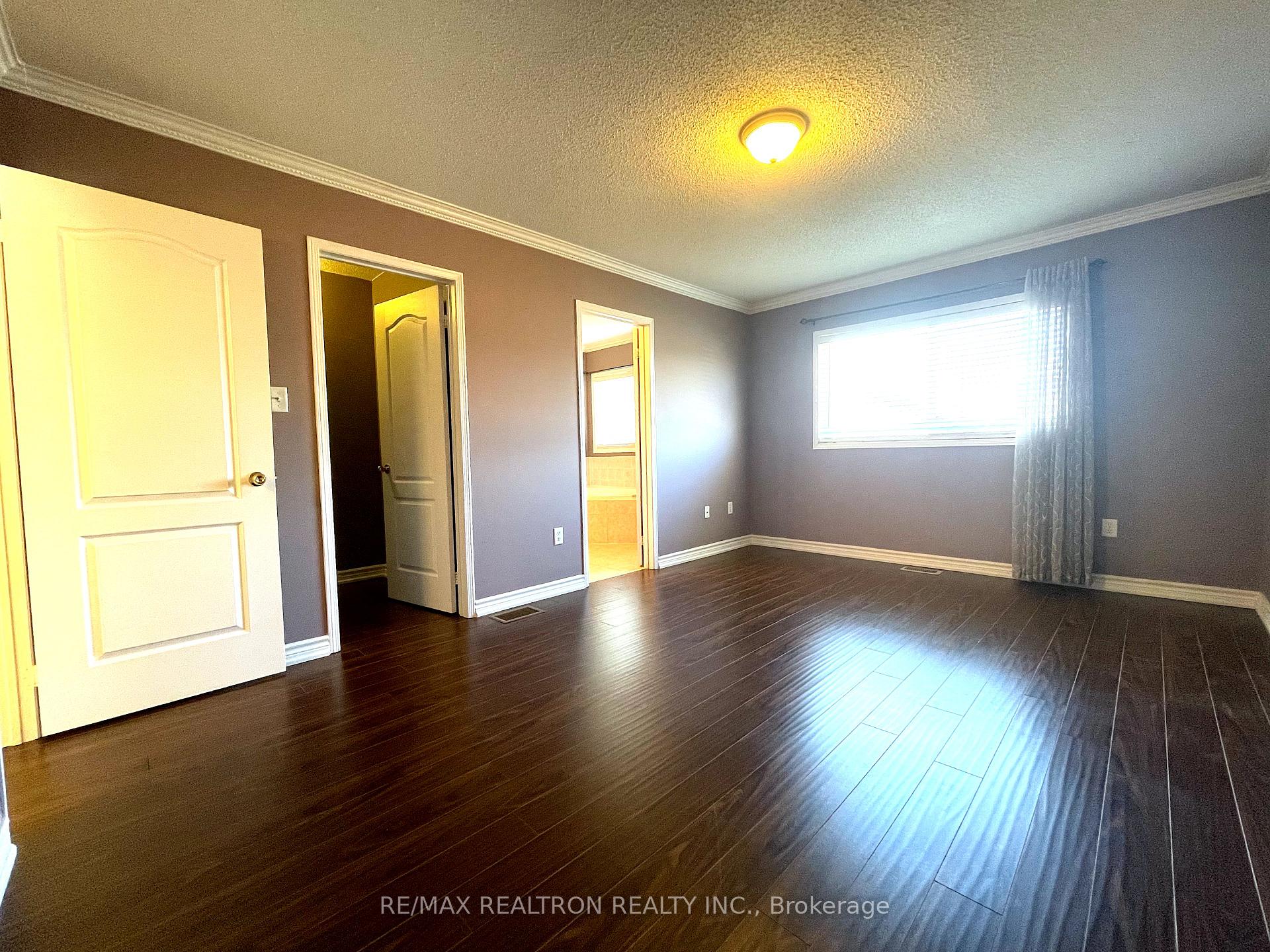 Photo 23 of 61 Rampart Crescent S, Whitby, Williamsburg — HOMEH