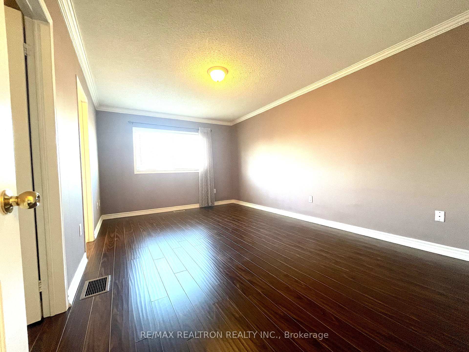 Photo 9 of 61 Rampart Crescent S, Whitby, Williamsburg — HOMEH