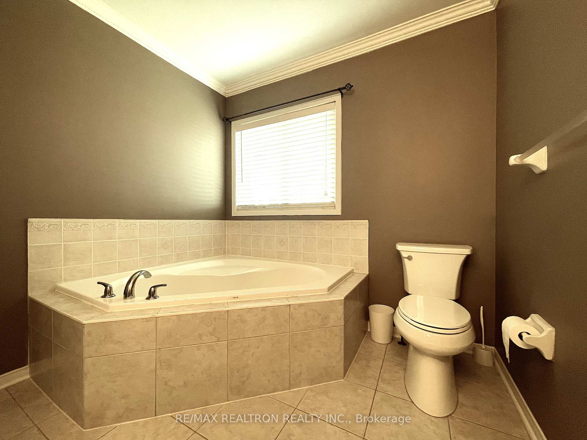 Photo 10 of 61 Rampart Crescent S, Whitby, Williamsburg — HOMEH