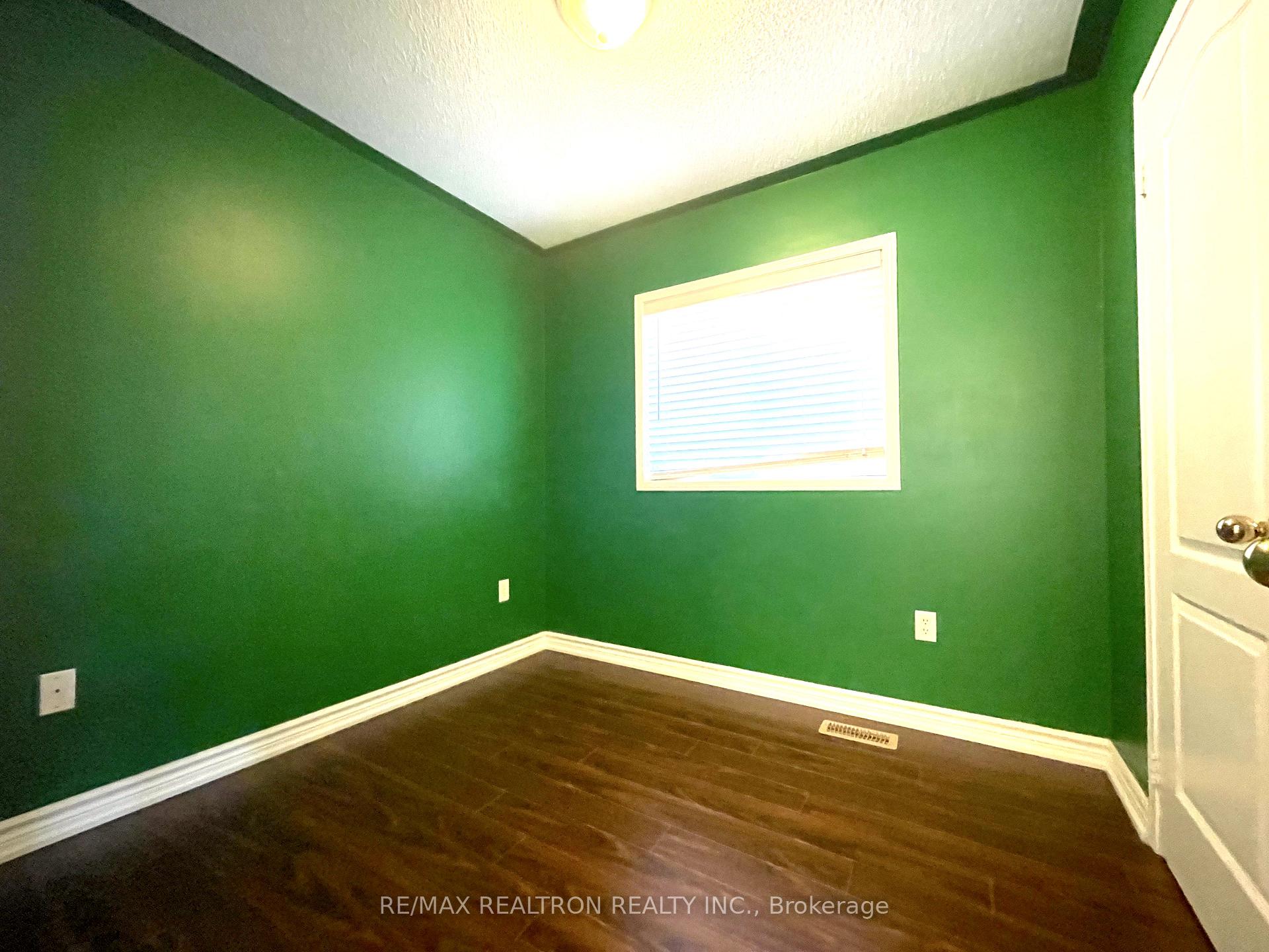 Photo 12 of 61 Rampart Crescent S, Whitby, Williamsburg — HOMEH