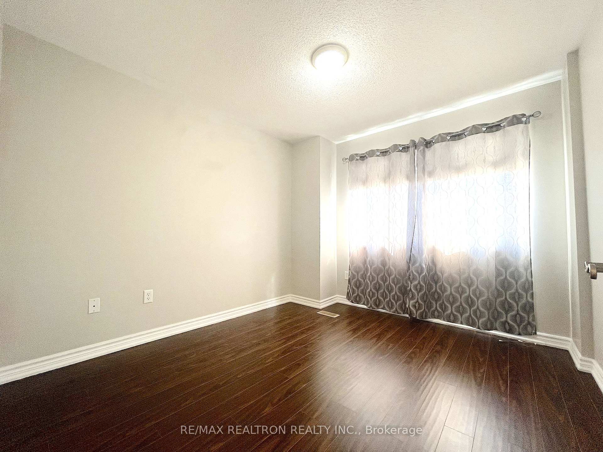 Photo 11 of 61 Rampart Crescent S, Whitby, Williamsburg — HOMEH
