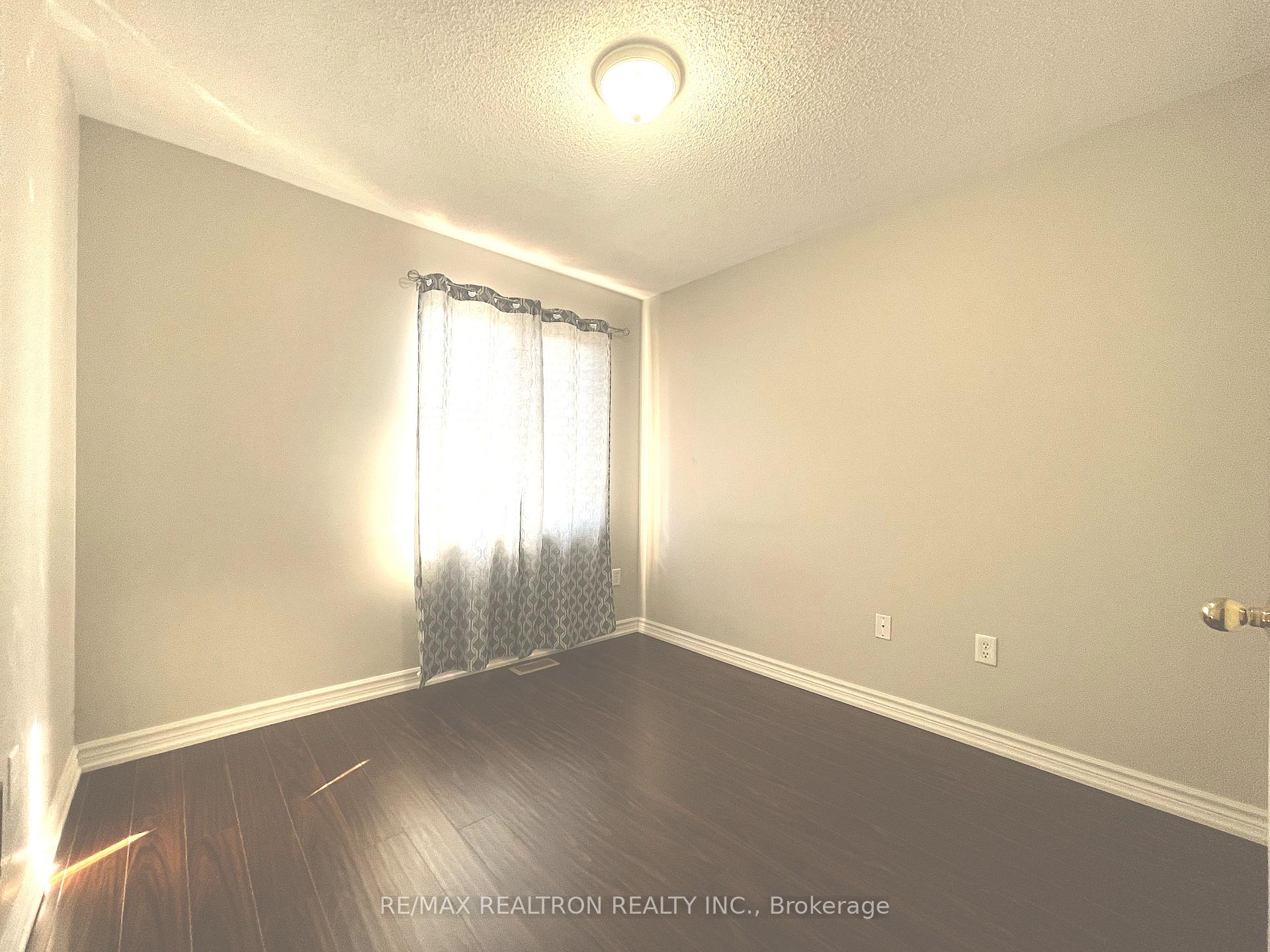 Photo 15 of 61 Rampart Crescent S, Whitby, Williamsburg — HOMEH