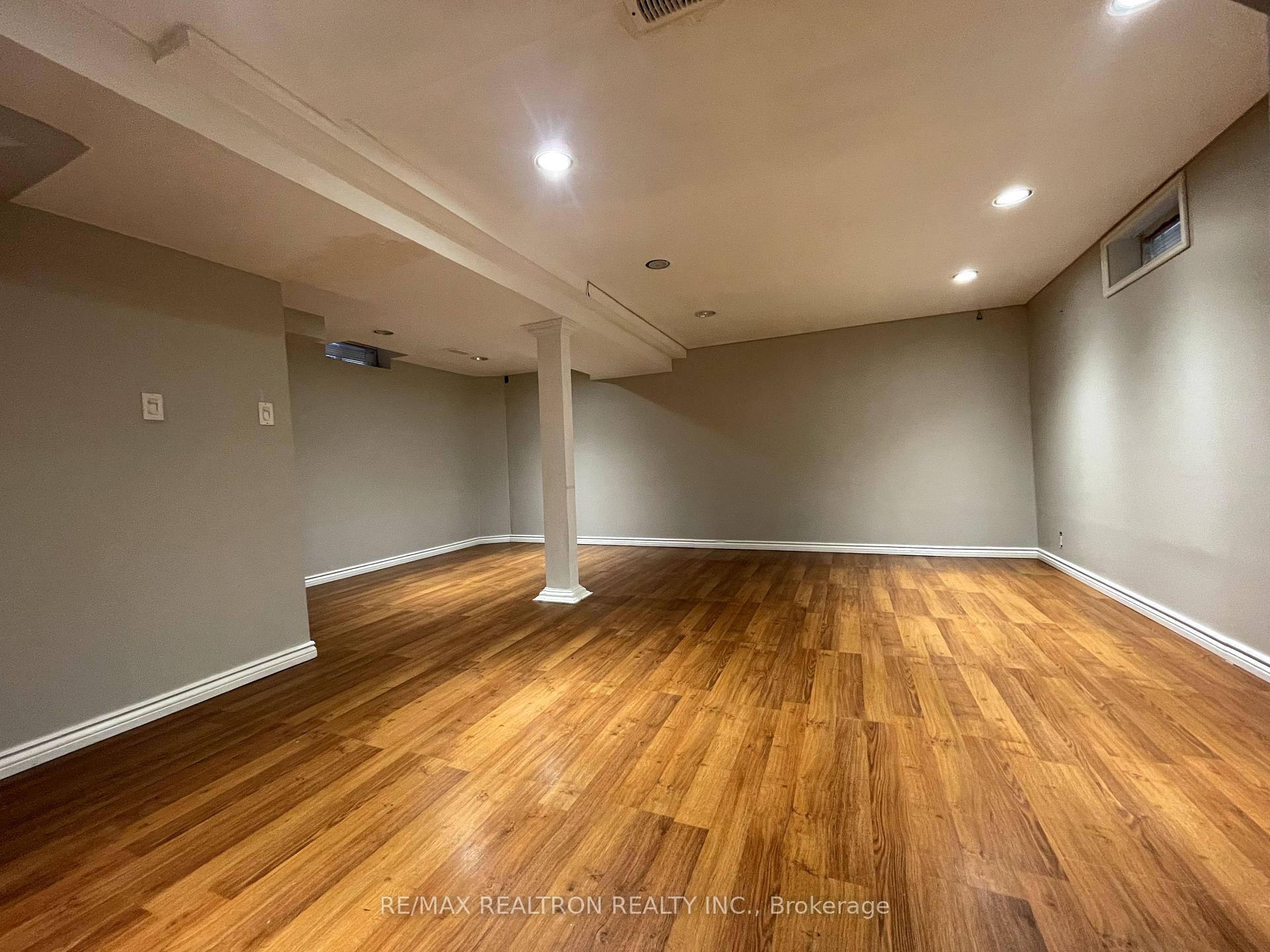 Photo 13 of 61 Rampart Crescent S, Whitby, Williamsburg — HOMEH