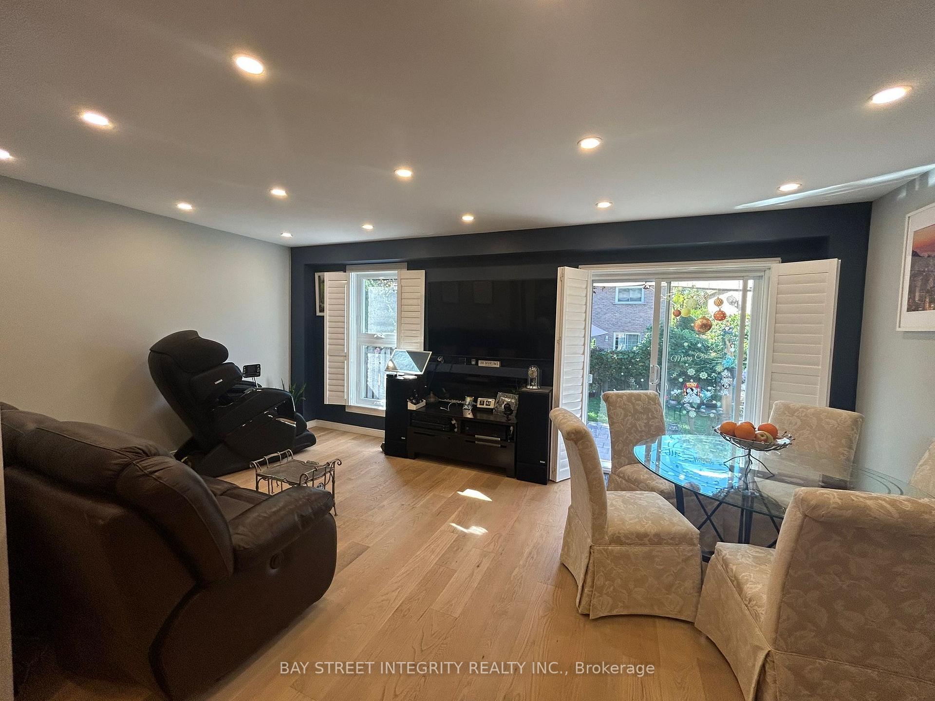 Photo 8 of 99 Mercer Crescent, Markham, Raymerville — HOMEH