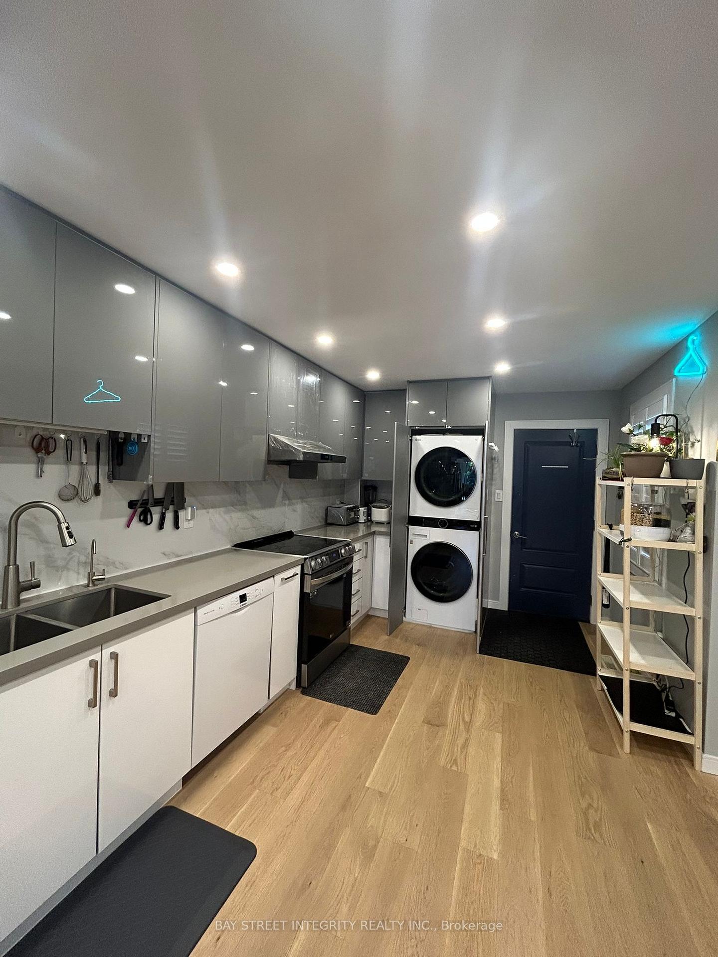 Photo 9 of 99 Mercer Crescent, Markham, Raymerville — HOMEH