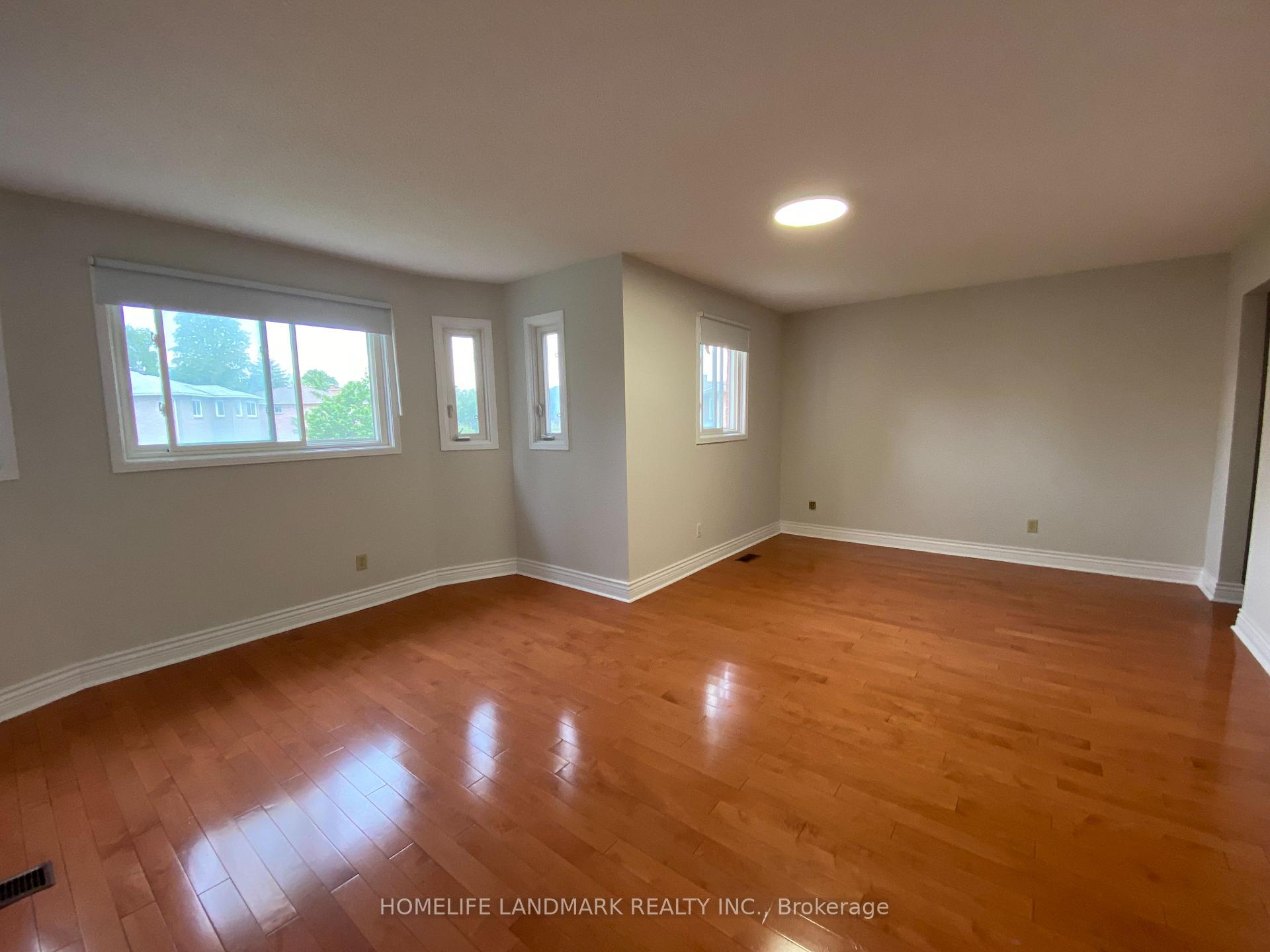 Photo 9 of 32 Marcus Crescent, Markham, Raymerville — HOMEH