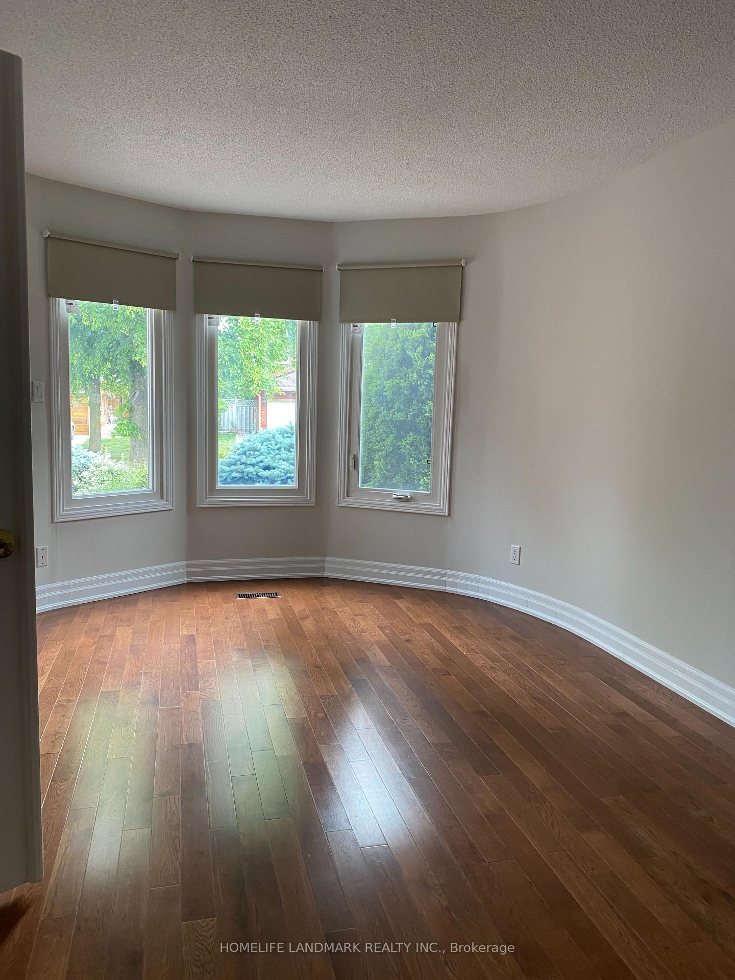 Photo 10 of 32 Marcus Crescent, Markham, Raymerville — HOMEH