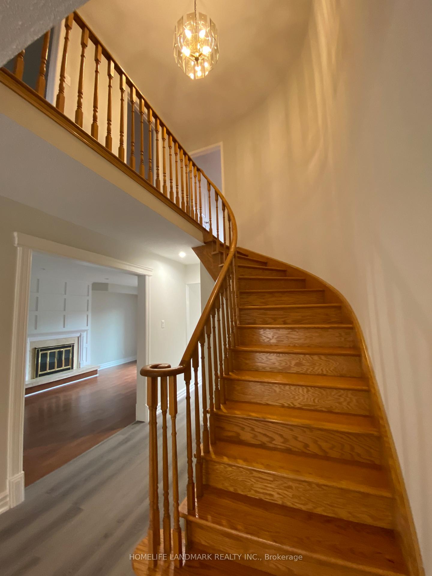 Photo 16 of 32 Marcus Crescent, Markham, Raymerville — HOMEH