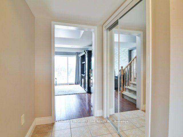 Photo 5 of 137 Decker Hollow Circle, Brampton, Credit Valley — HOMEH