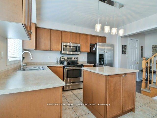 Photo 7 of 137 Decker Hollow Circle, Brampton, Credit Valley — HOMEH
