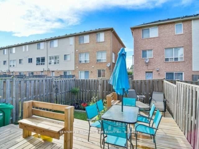 Photo 11 of 137 Decker Hollow Circle, Brampton, Credit Valley — HOMEH