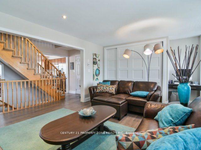Photo 10 of 137 Decker Hollow Circle, Brampton, Credit Valley — HOMEH