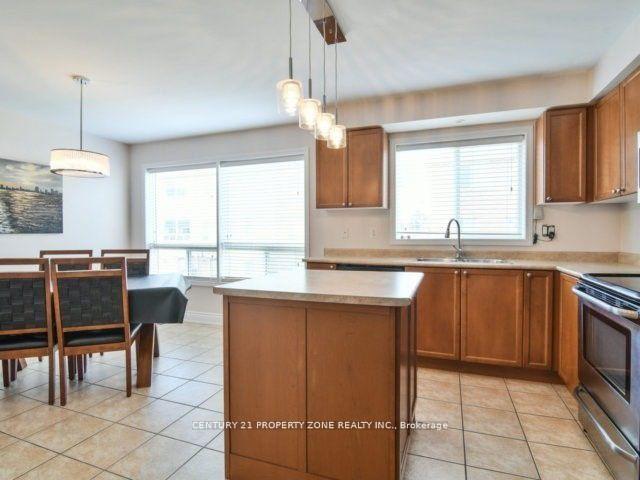 Photo 13 of 137 Decker Hollow Circle, Brampton, Credit Valley — HOMEH