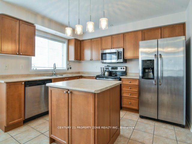 Photo 15 of 137 Decker Hollow Circle, Brampton, Credit Valley — HOMEH