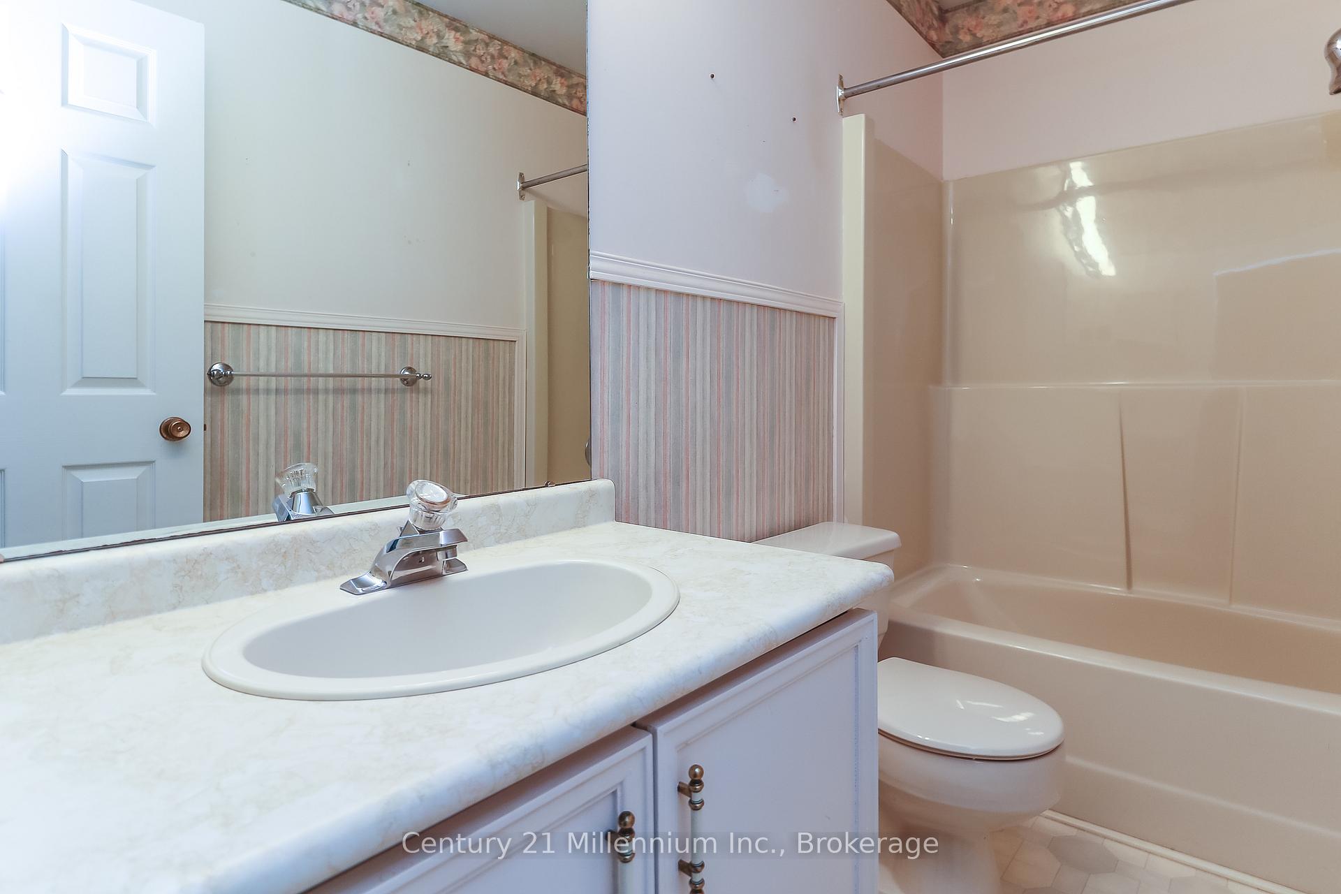 Photo 20 of 524 Oxbow Crescent, Collingwood — HOMEH